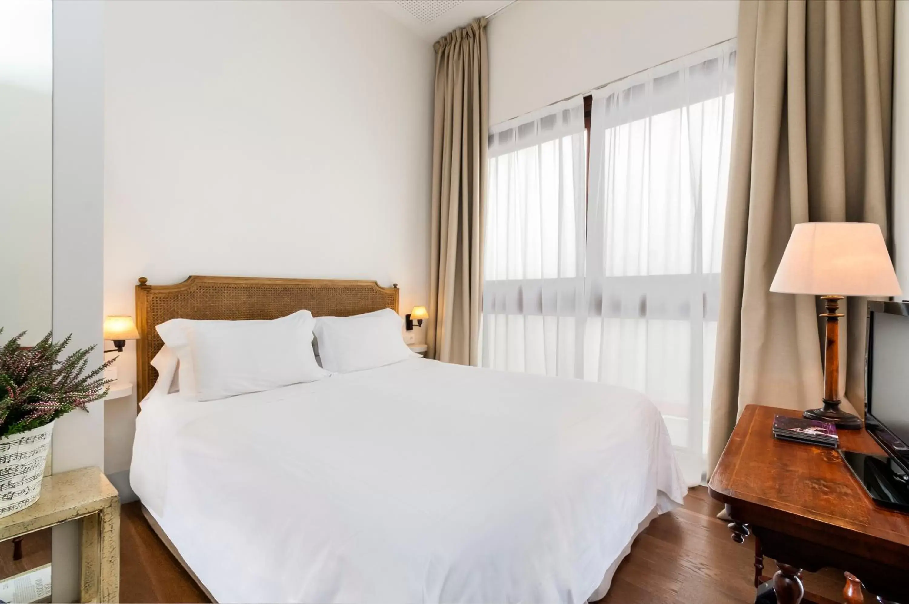 Bed in Hotel Amadeus Sevilla