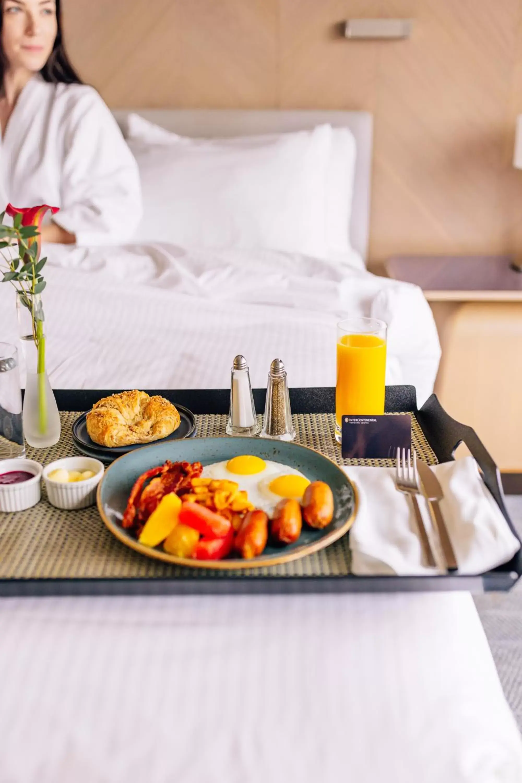 Breakfast, Bed in InterContinental Toronto Centre by IHG Breakfast, Bed in InterContinental Toronto Centre by IHG