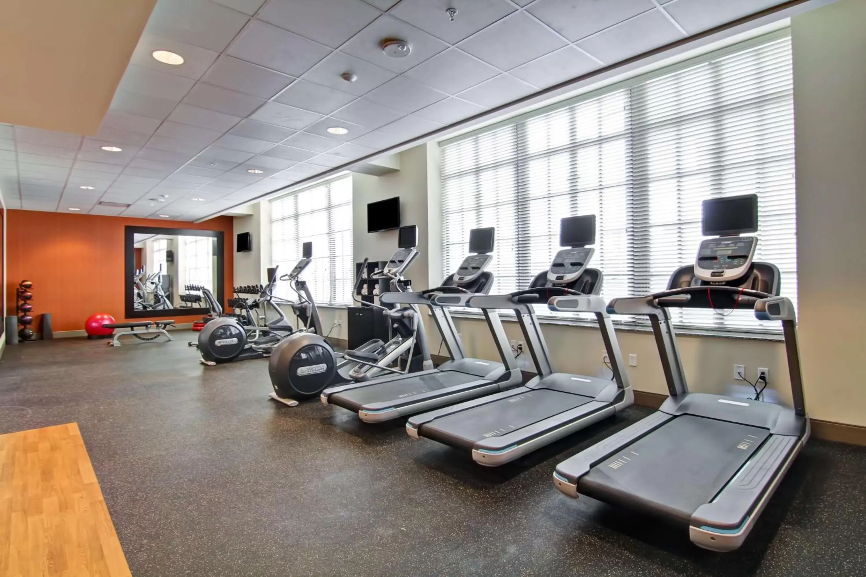 Fitness centre/facilities, Fitness Center/Facilities in Hampton Inn and Suites Cincinnati - Downtown