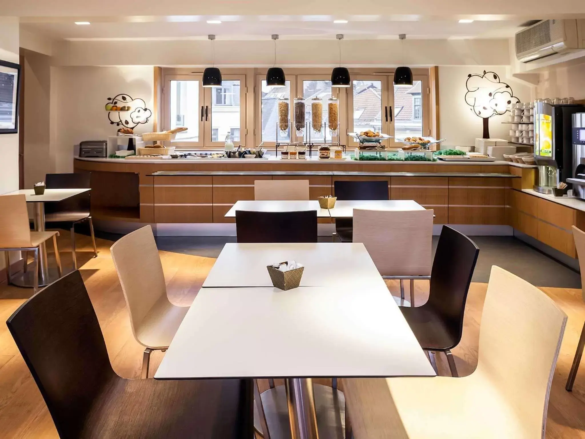 Restaurant/Places to Eat in ibis Lille Centre Grand Place
