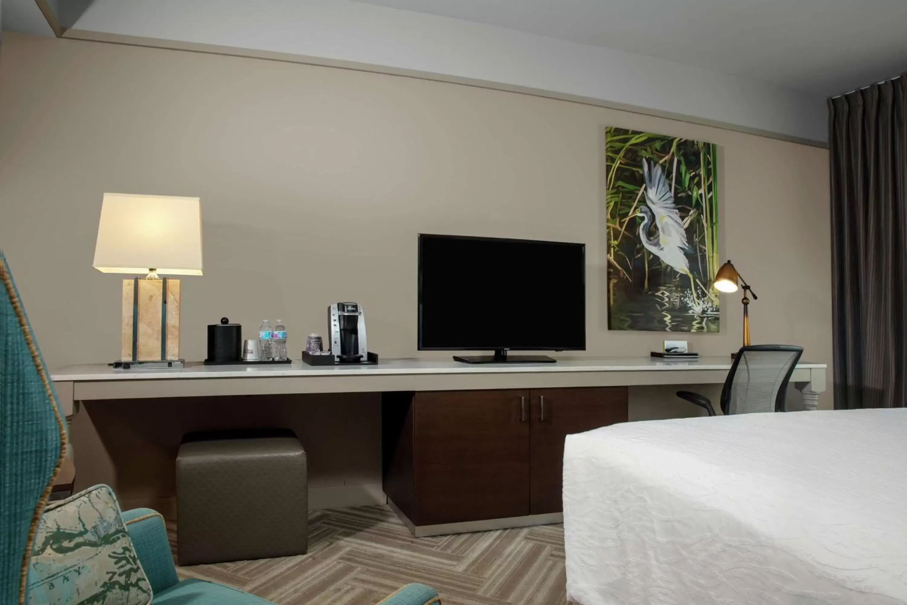 Bed, TV/Entertainment Center in Hilton Garden Inn Mobile Downtown