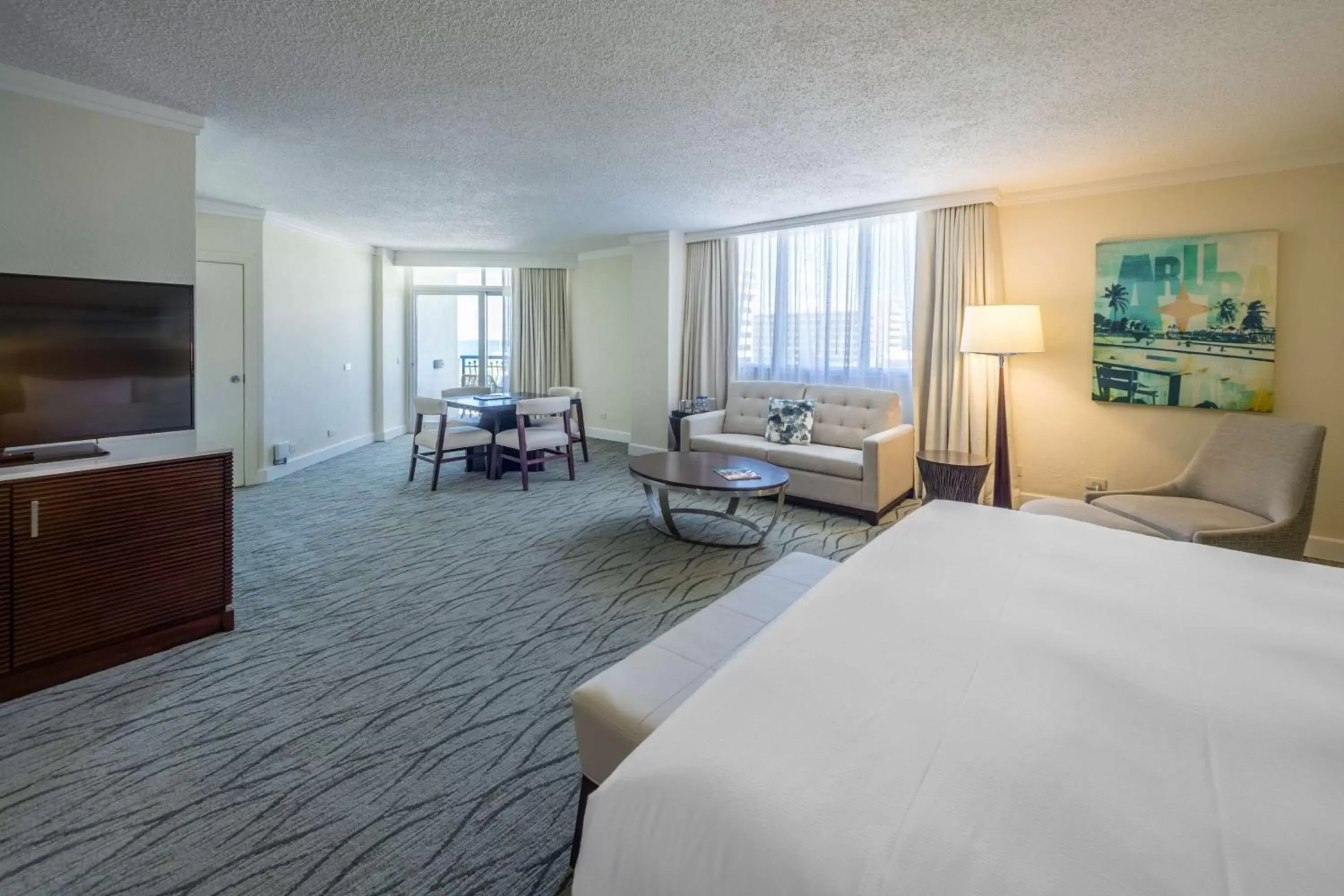 Bedroom, TV/Entertainment Center in Hilton Aruba Caribbean Resort & Casino