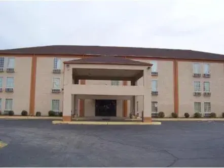 Facade/entrance, Property Building in Americas Best Value Inn Evansville