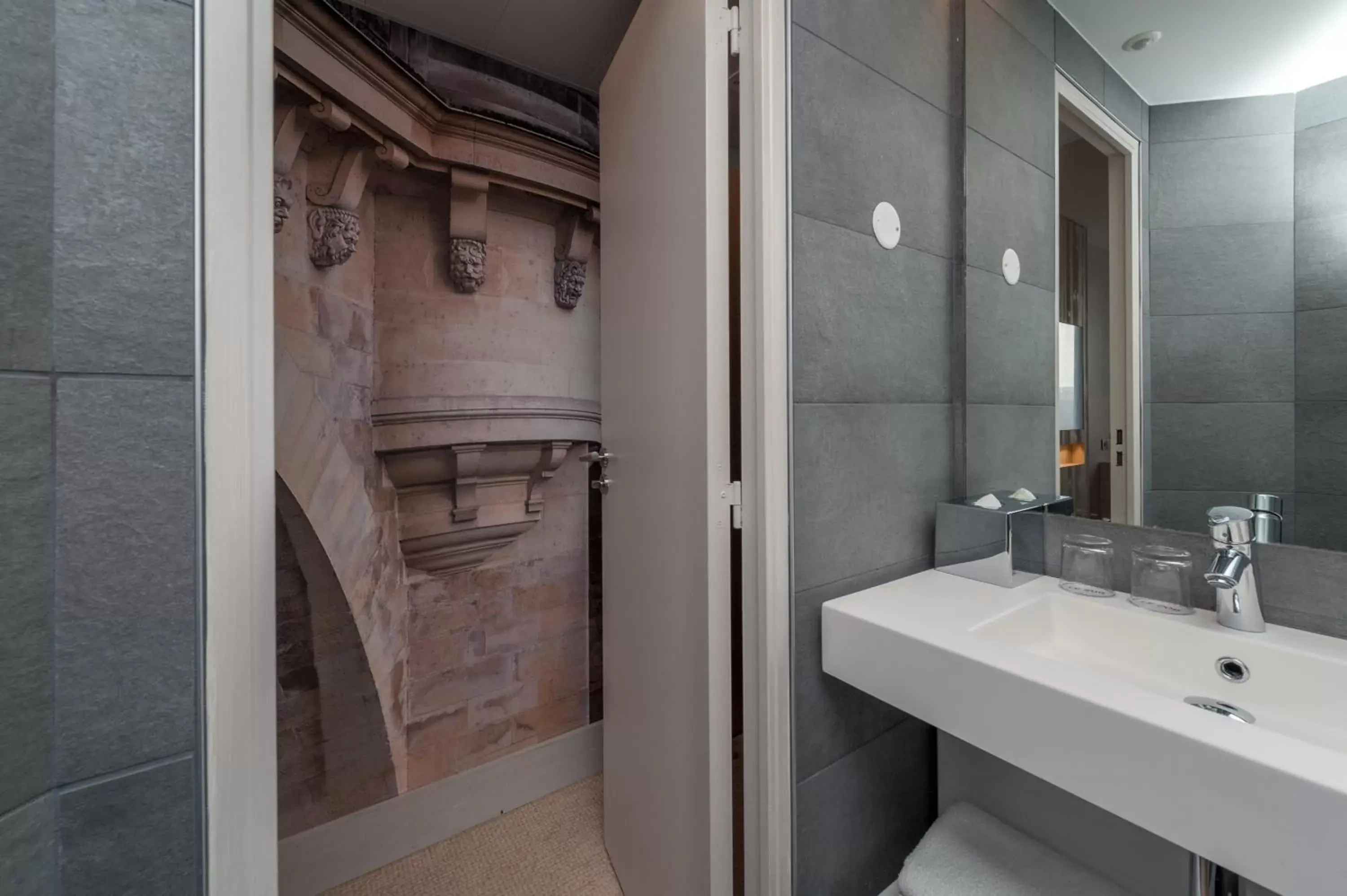Shower, Bathroom in Hôtel le 209 Paris Bercy