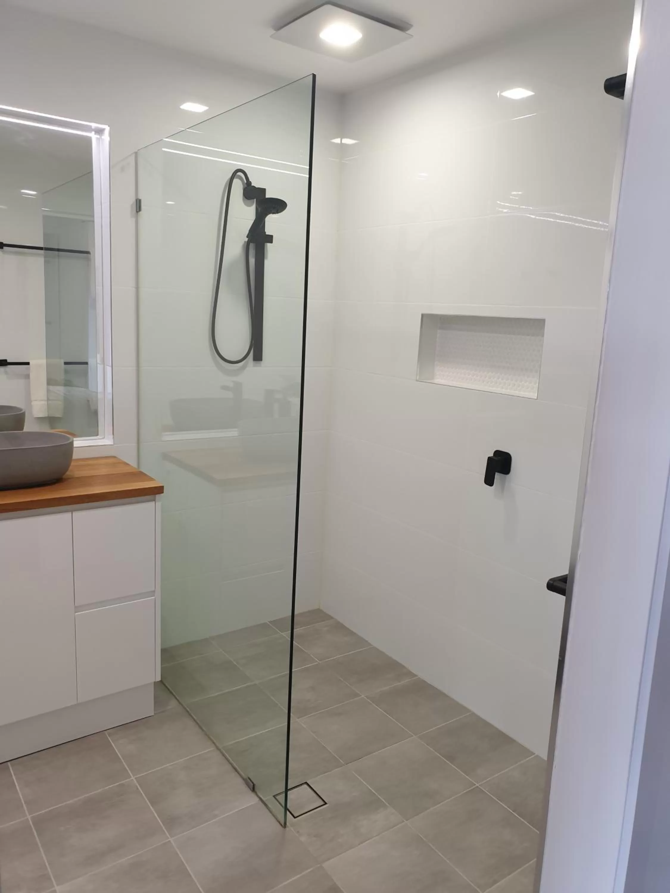 Bathroom in Twofold Bay Motor Inn