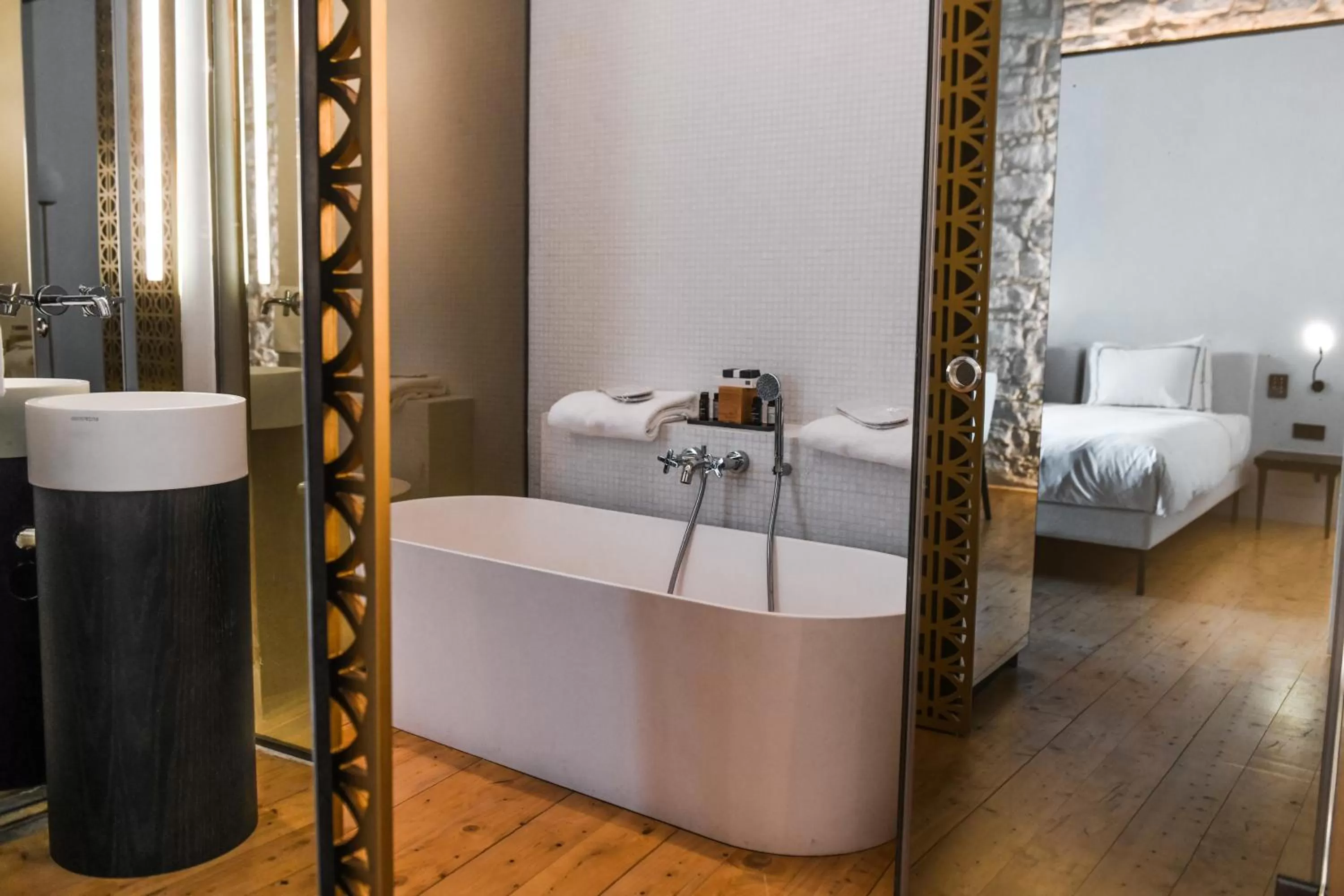 Bathroom, Bed in S Paul City Hotel