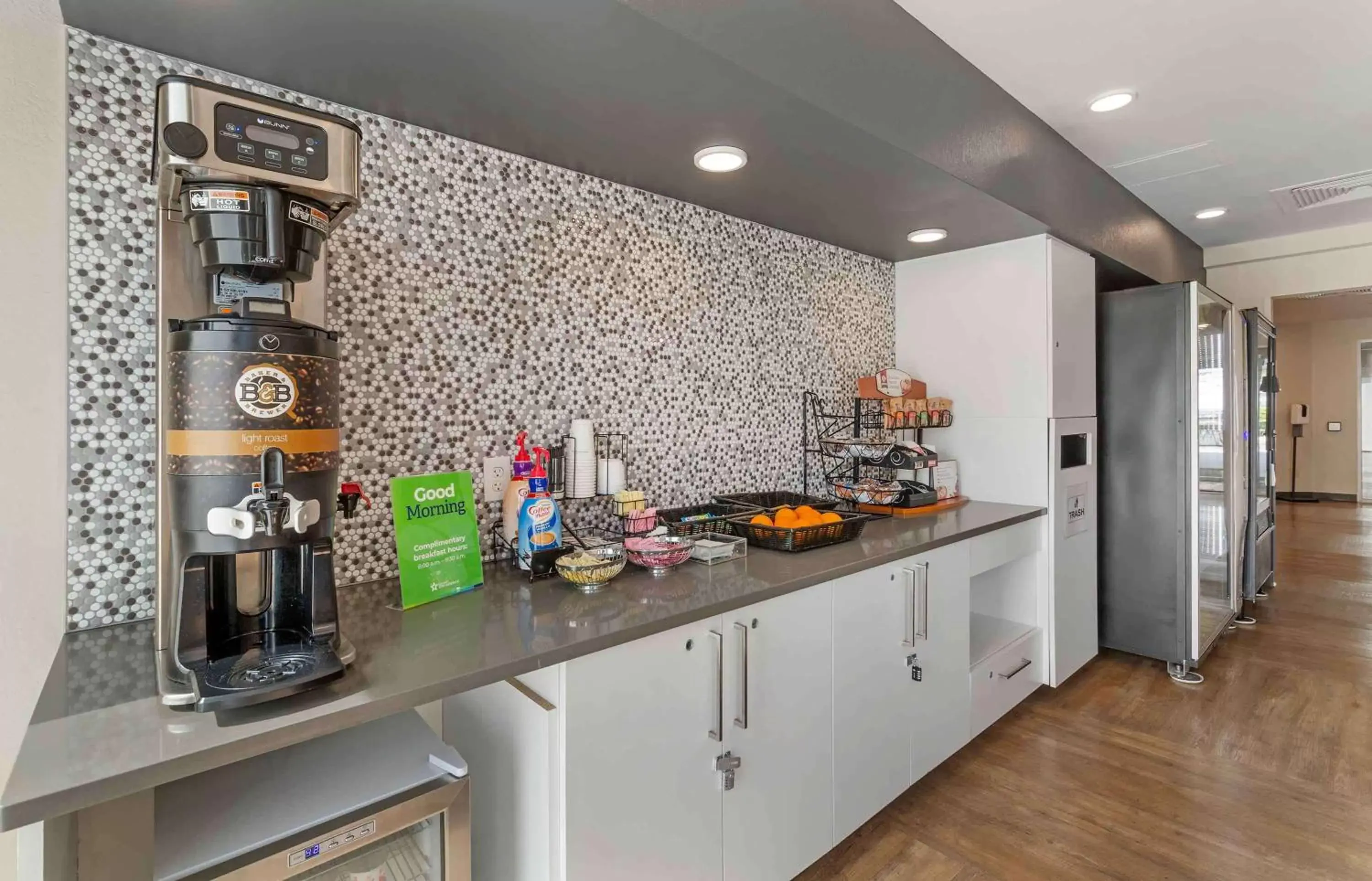 Breakfast, Kitchen/Kitchenette in Extended Stay America Premier Suites - Miami - Airport - Doral - 25th Street