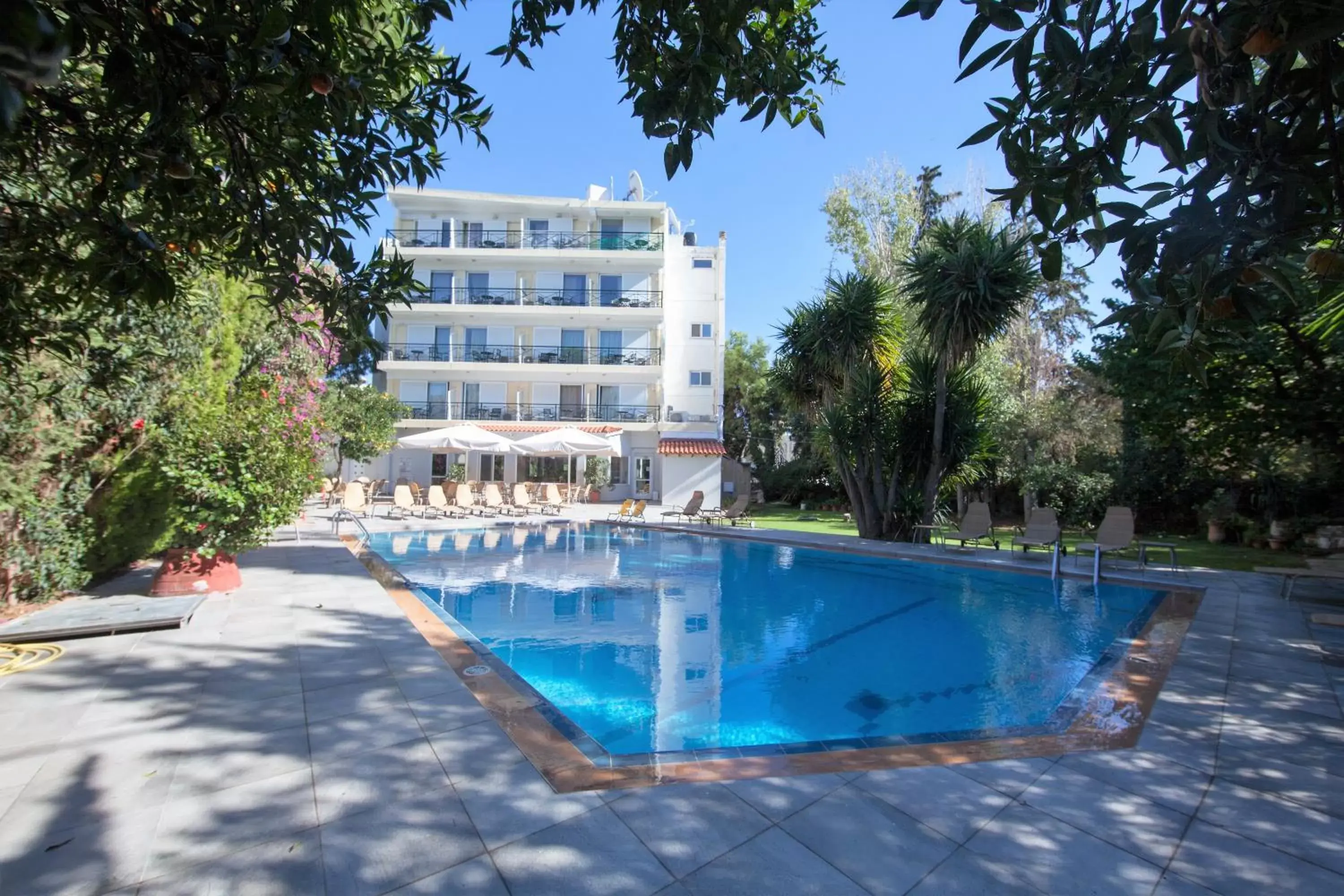 Property building, Swimming Pool in Thomas Beach Hotel