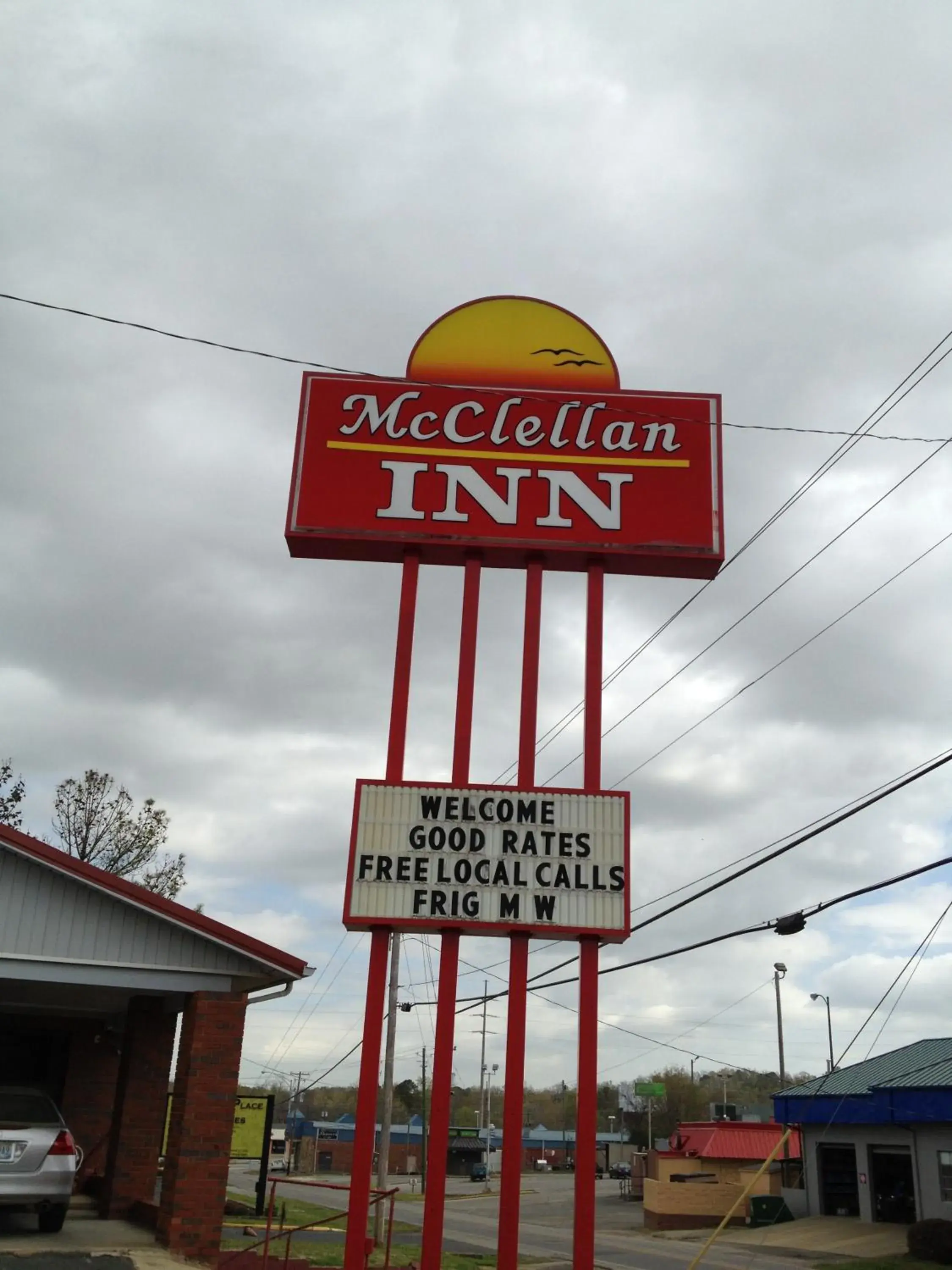 Facade/entrance, Property Logo/Sign in McClellan Inn