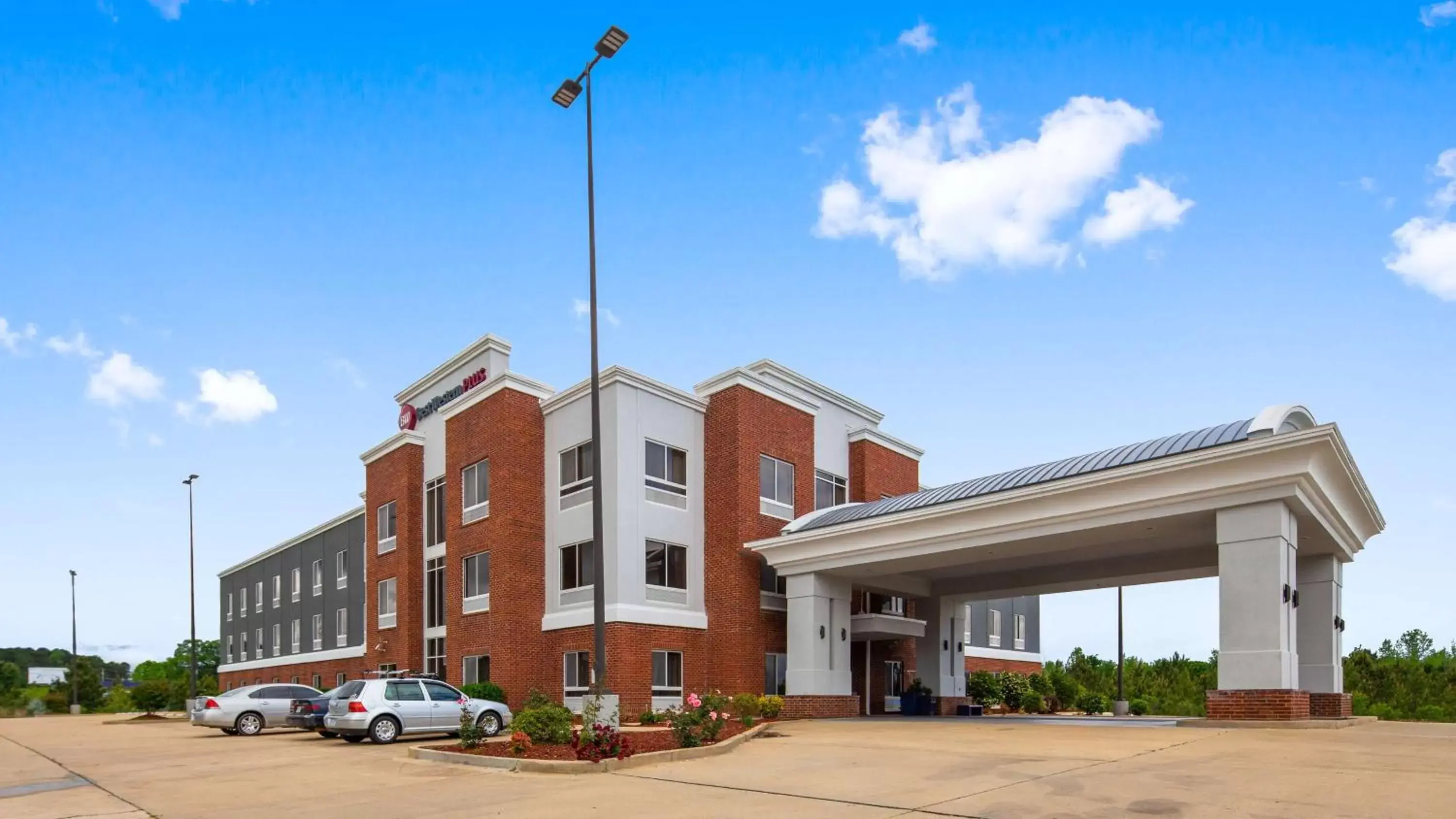 Property Building in Best Western Plus Philadelphia-Choctaw Hotel and Suites