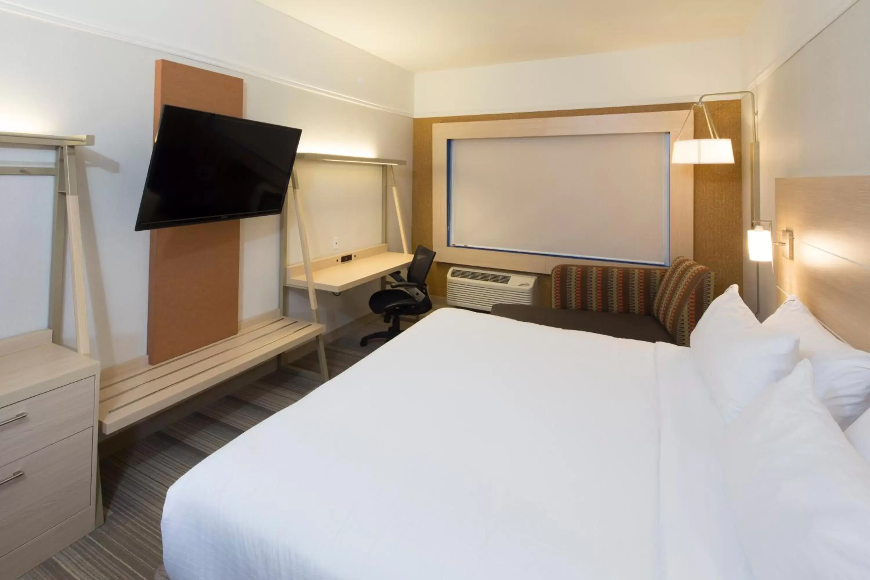 Photo of the whole room, Bed in Holiday Inn Express & Suites - Portage, an IHG Hotel