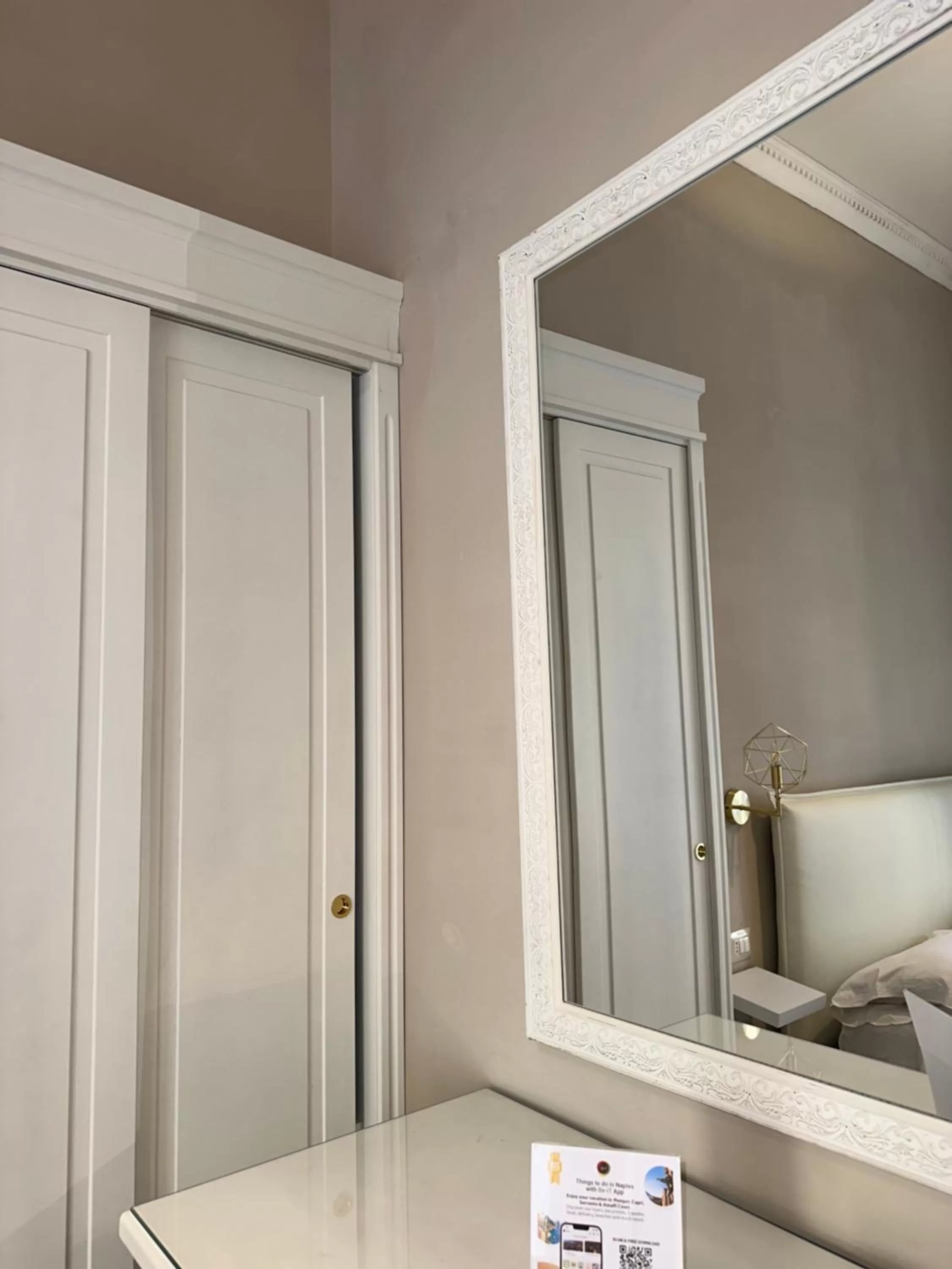 wardrobe, Bathroom in B&B Partenopeo