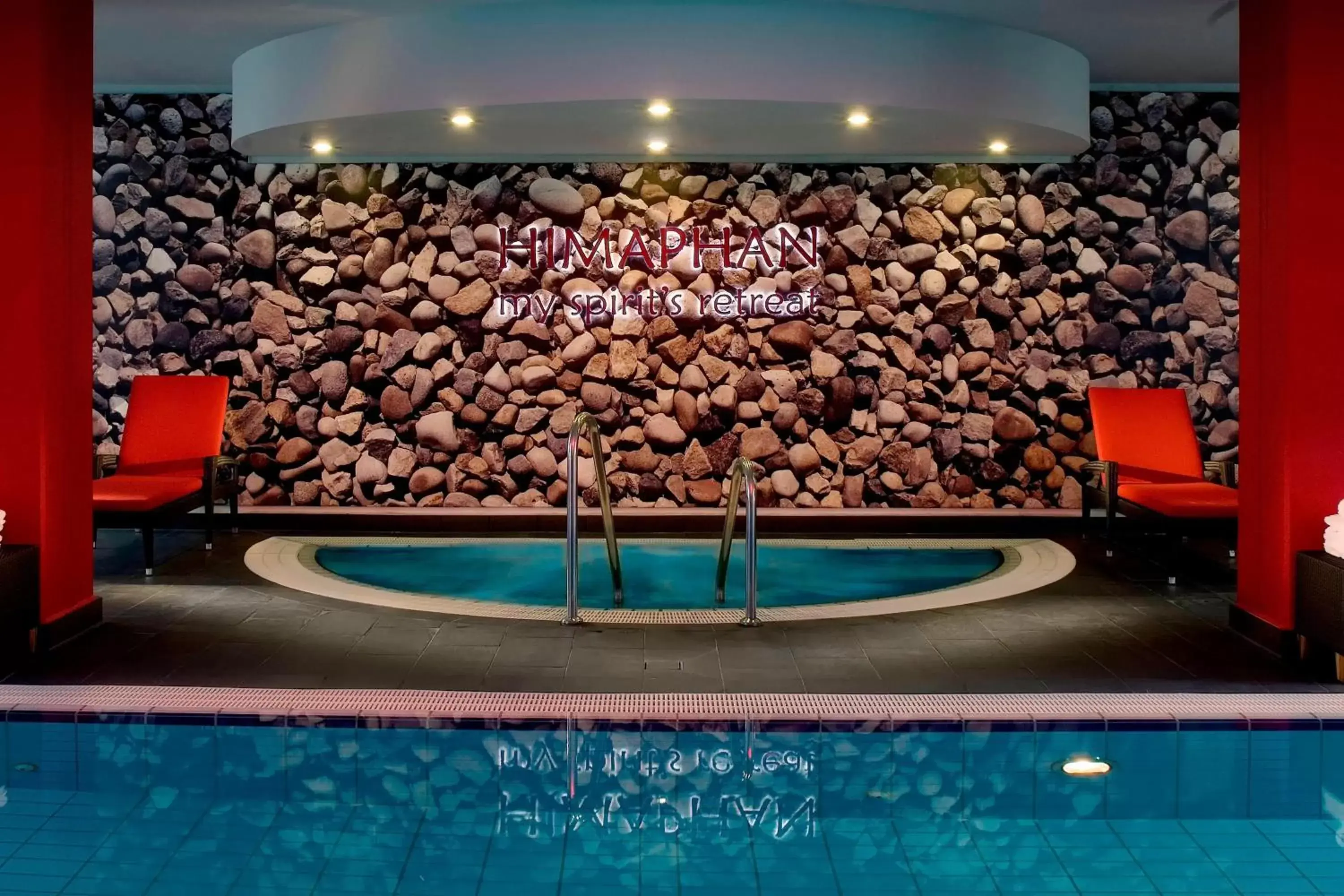 Swimming Pool in Munich Marriott Hotel