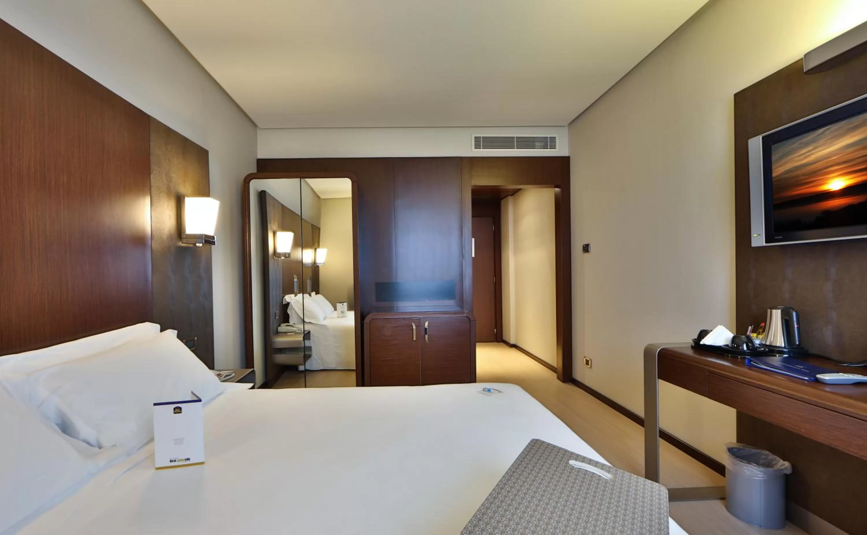 Photo of the whole room, Bed in Best Western Hotel Goldenmile Milan