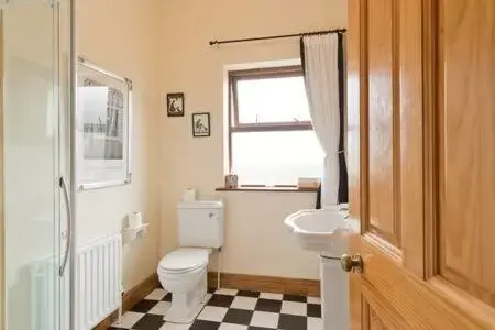 Bathroom in Ash House Bed and Breakfast