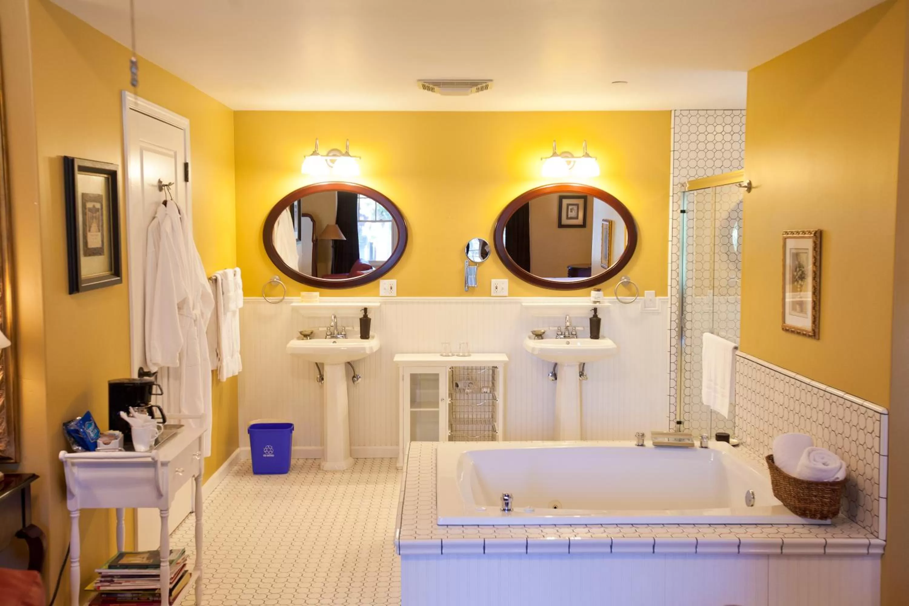 Hot Tub in The Inn on First