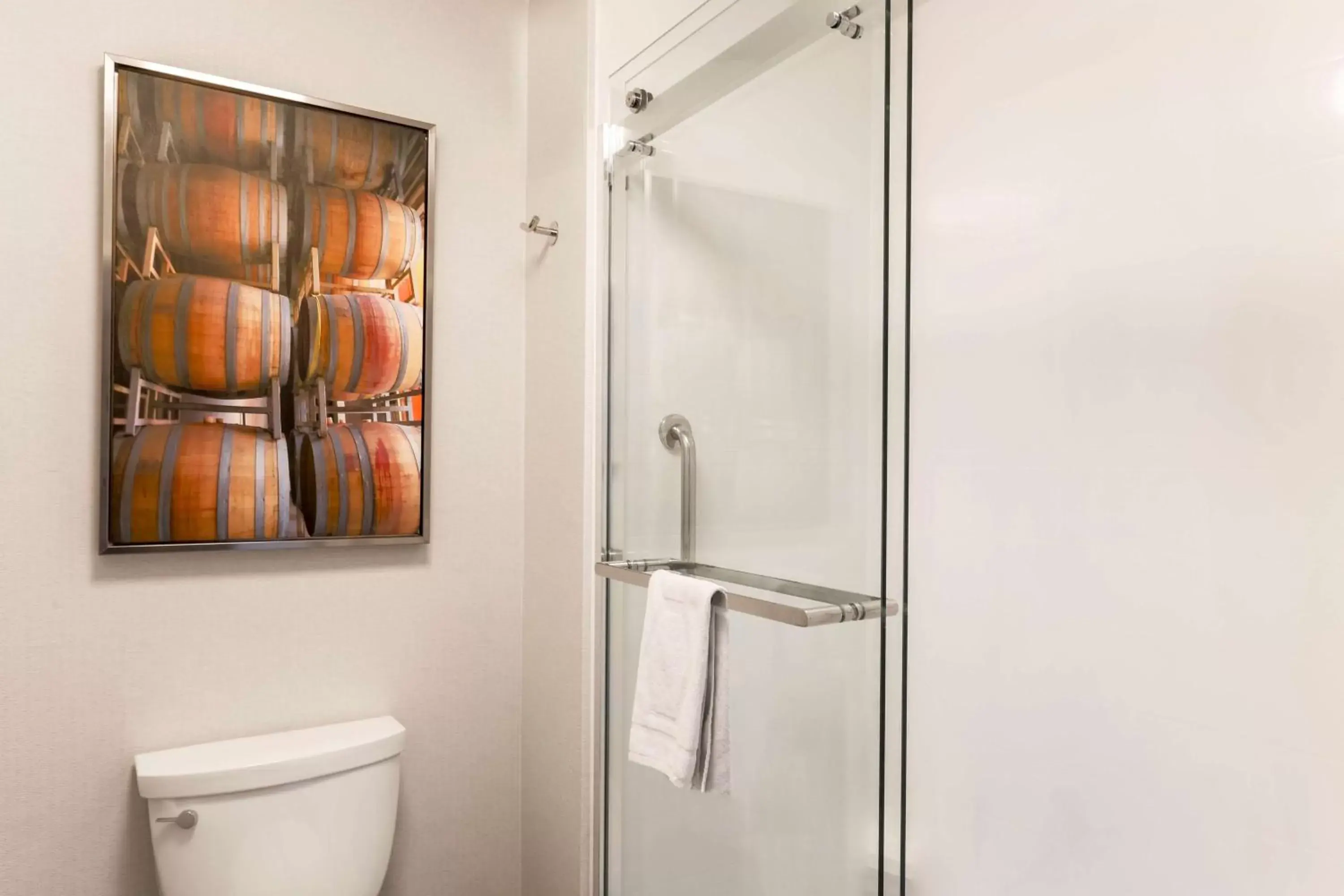 Bathroom in Hampton Inn & Suites Windsor-Sonoma Wine Country Bathroom in Hampton Inn & Suites Windsor-Sonoma Wine Country