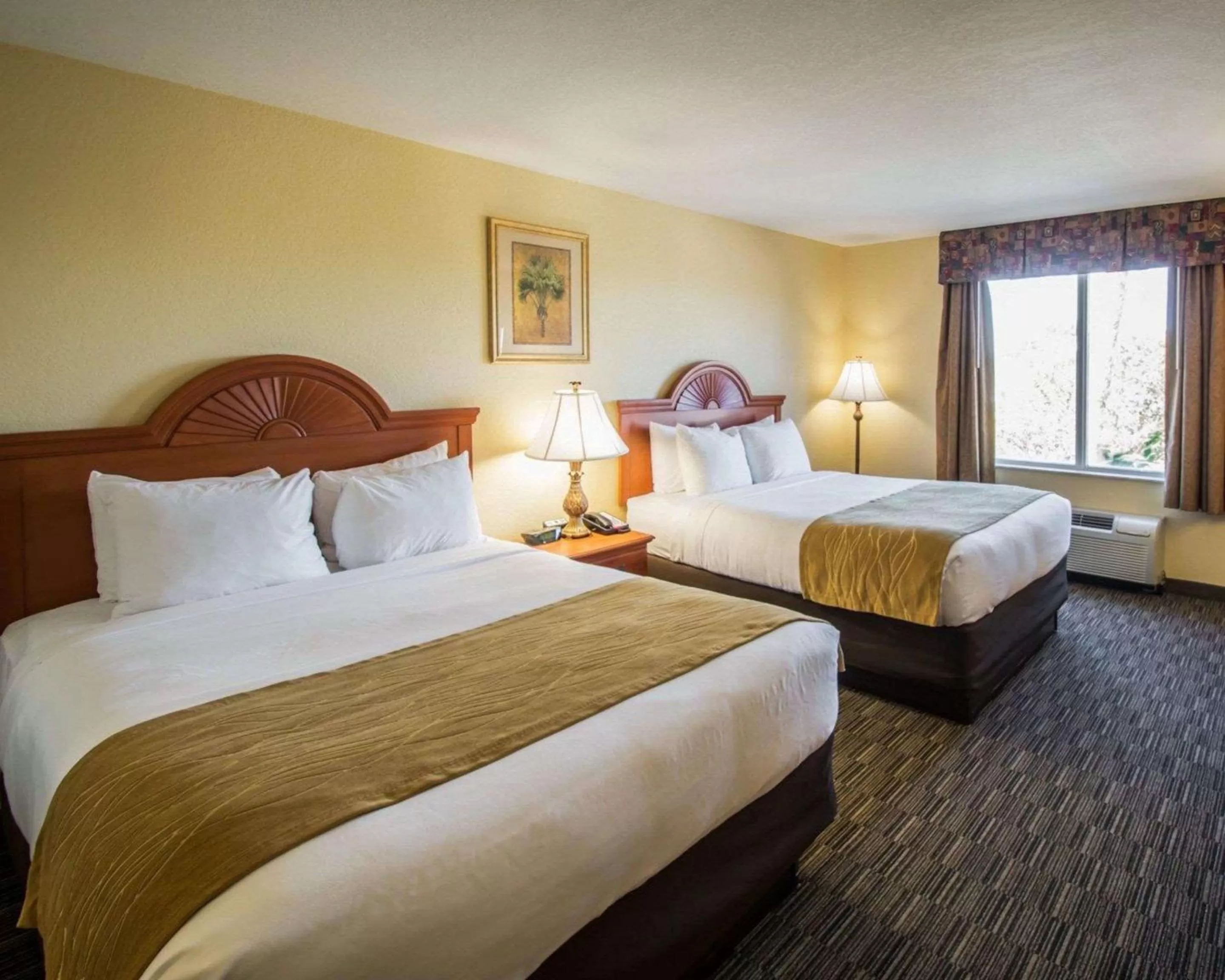 Photo of the whole room, Bed in Comfort Inn & Suites Jupiter I-95