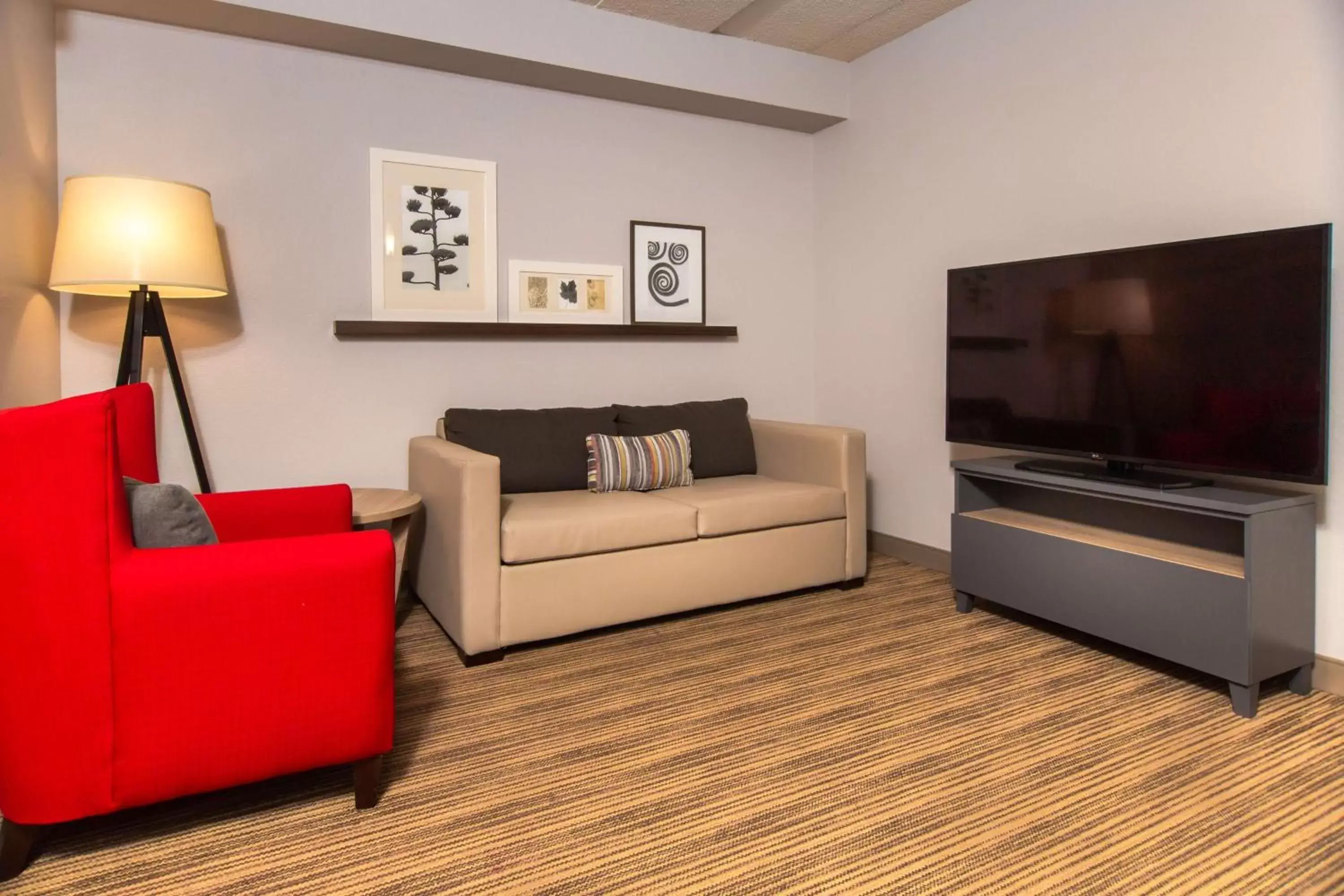 Photo of the whole room, Seating Area in Country Inn & Suites by Radisson, Rapid City, SD