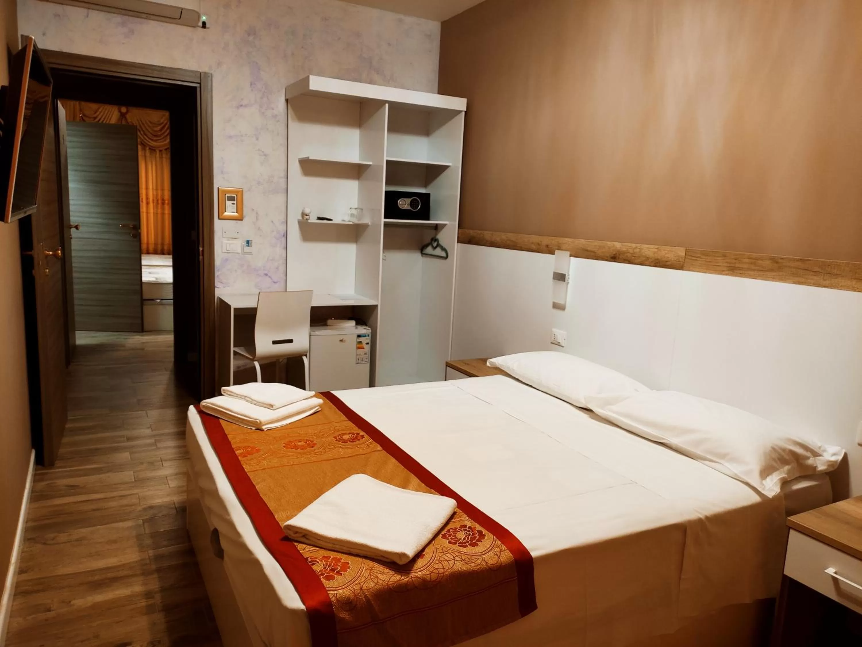 Bed in Hotel Venice Tour