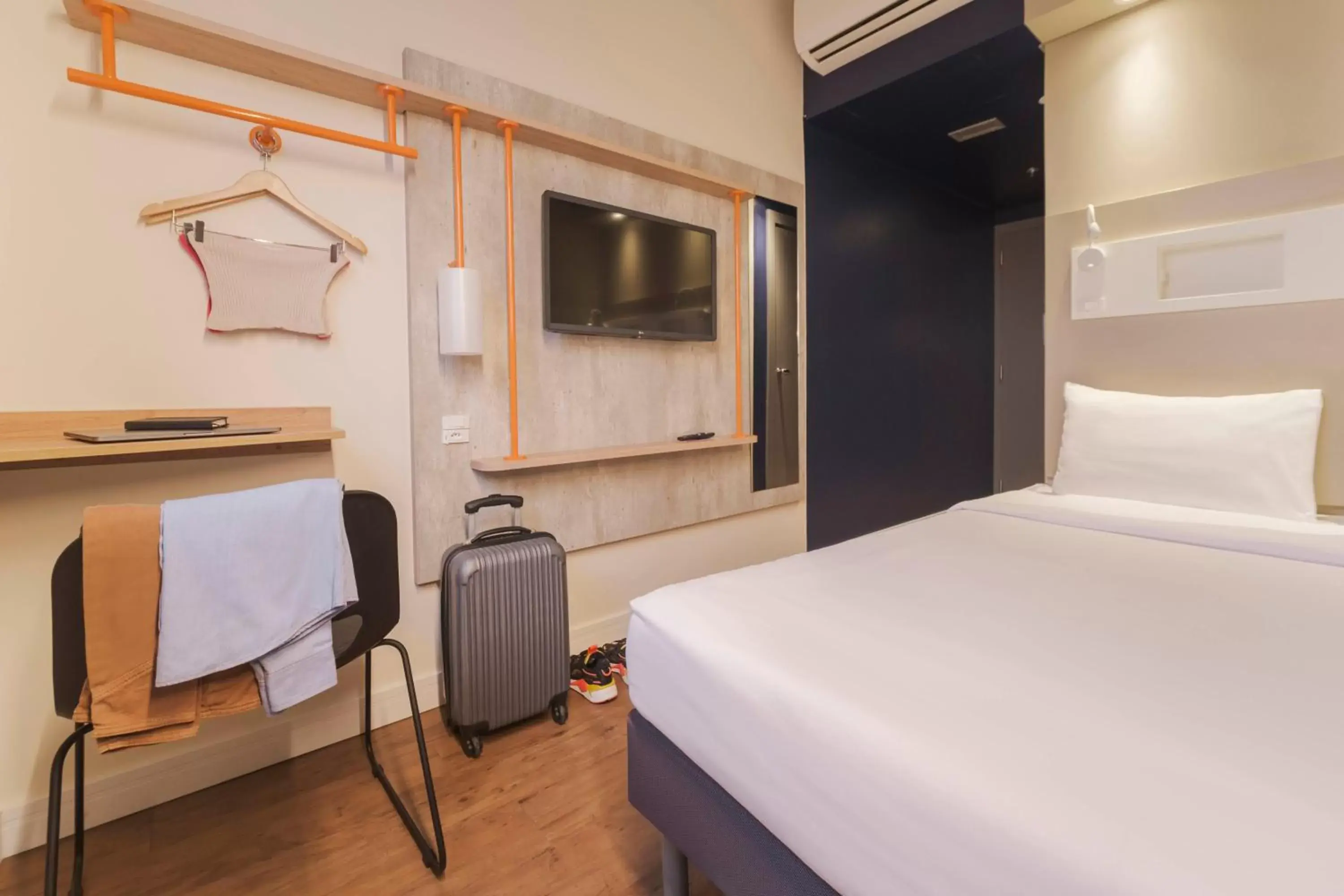 Bed in Ibis Budget Farroupilha