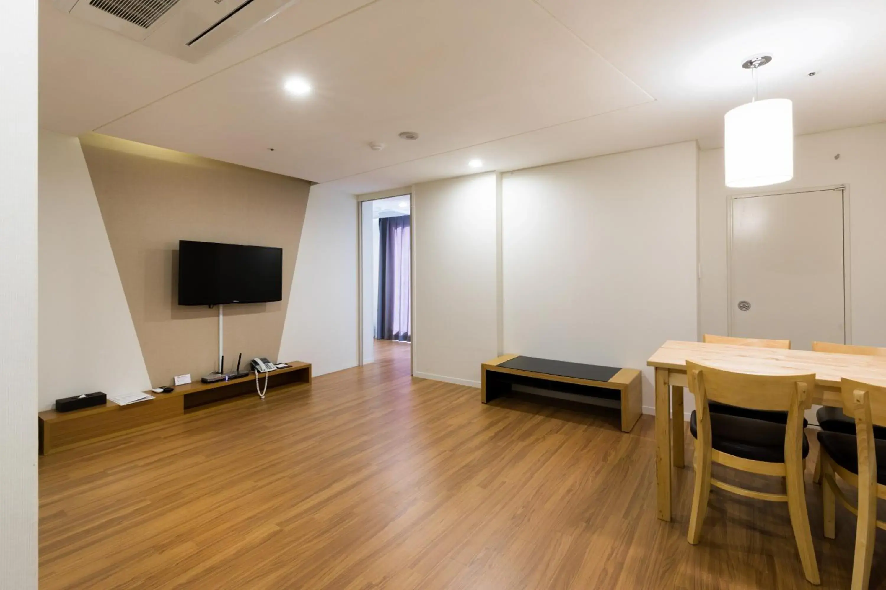 Living room, TV/Entertainment Center in Vistacay Hotel World Cup