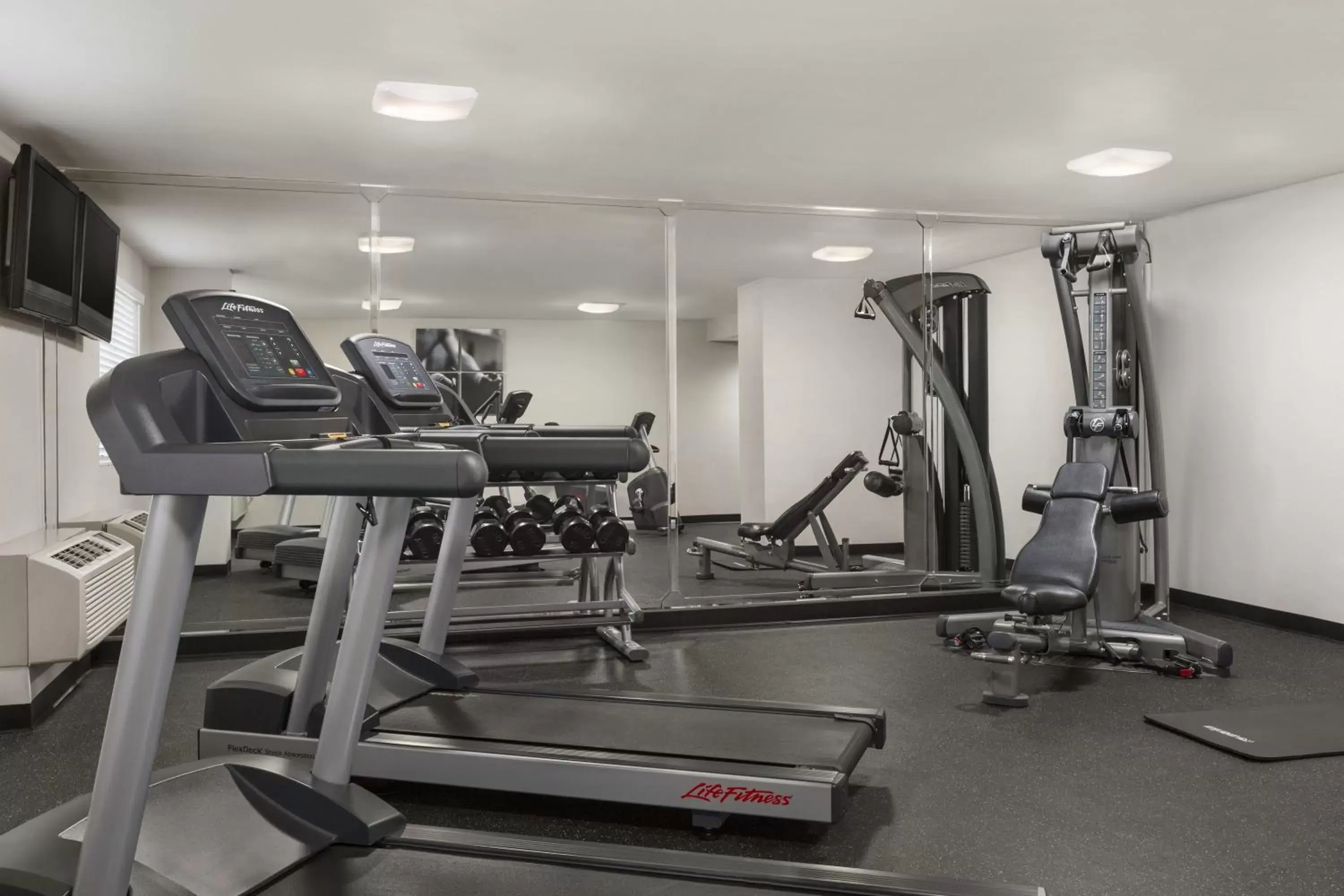Fitness centre/facilities in Country Inn & Suites by Radisson, Atlanta Airport South, GA