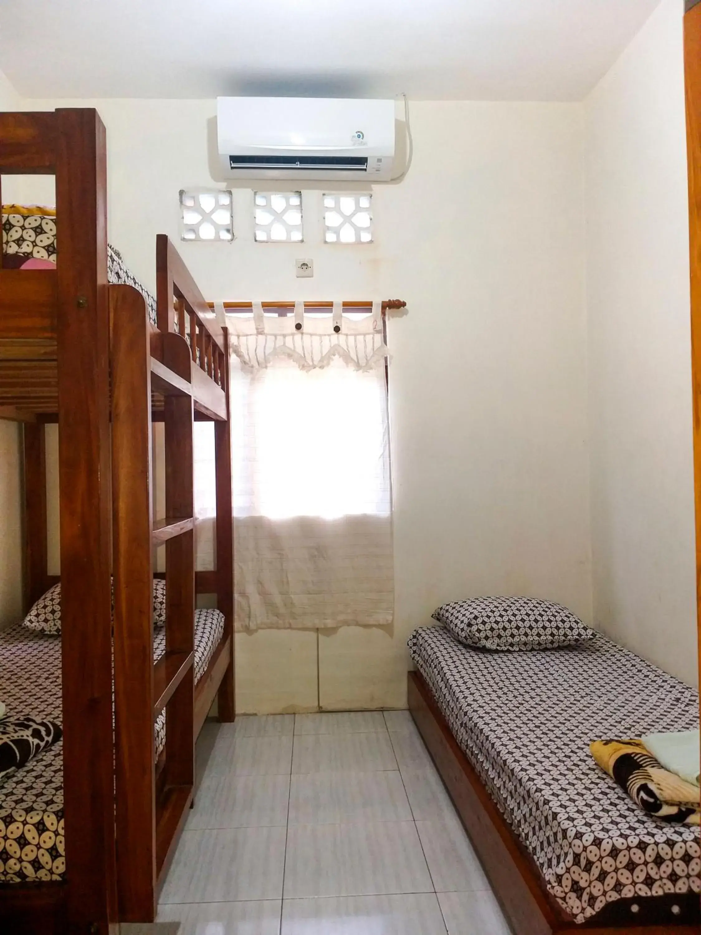 bunk bed, Bed in Ngampilan Backpacker Hostel