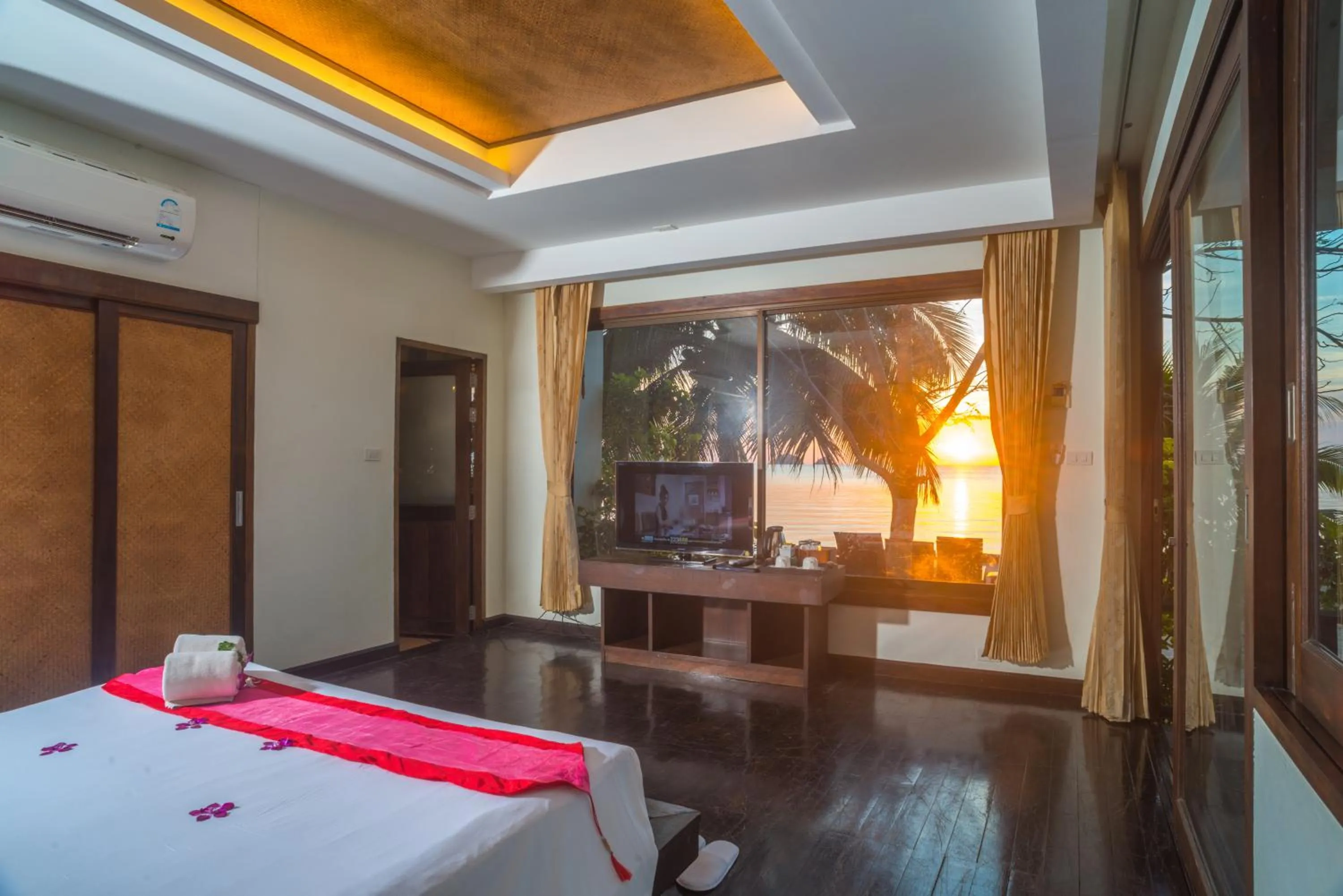 View (from property/room), Bed in Am Samui Resort Taling Ngam