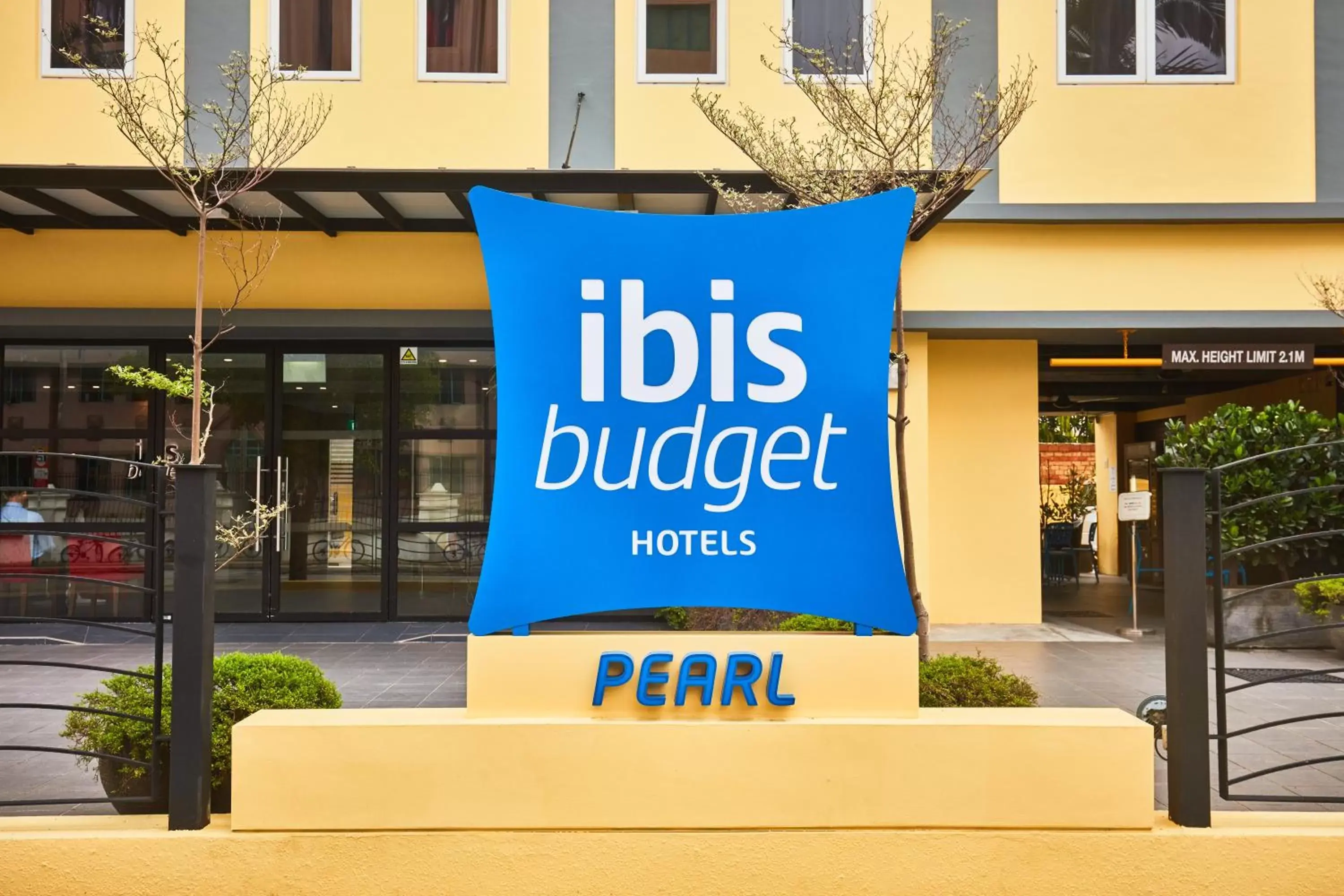Facade/entrance in ibis budget Singapore Pearl Facade/entrance in ibis budget Singapore Pearl