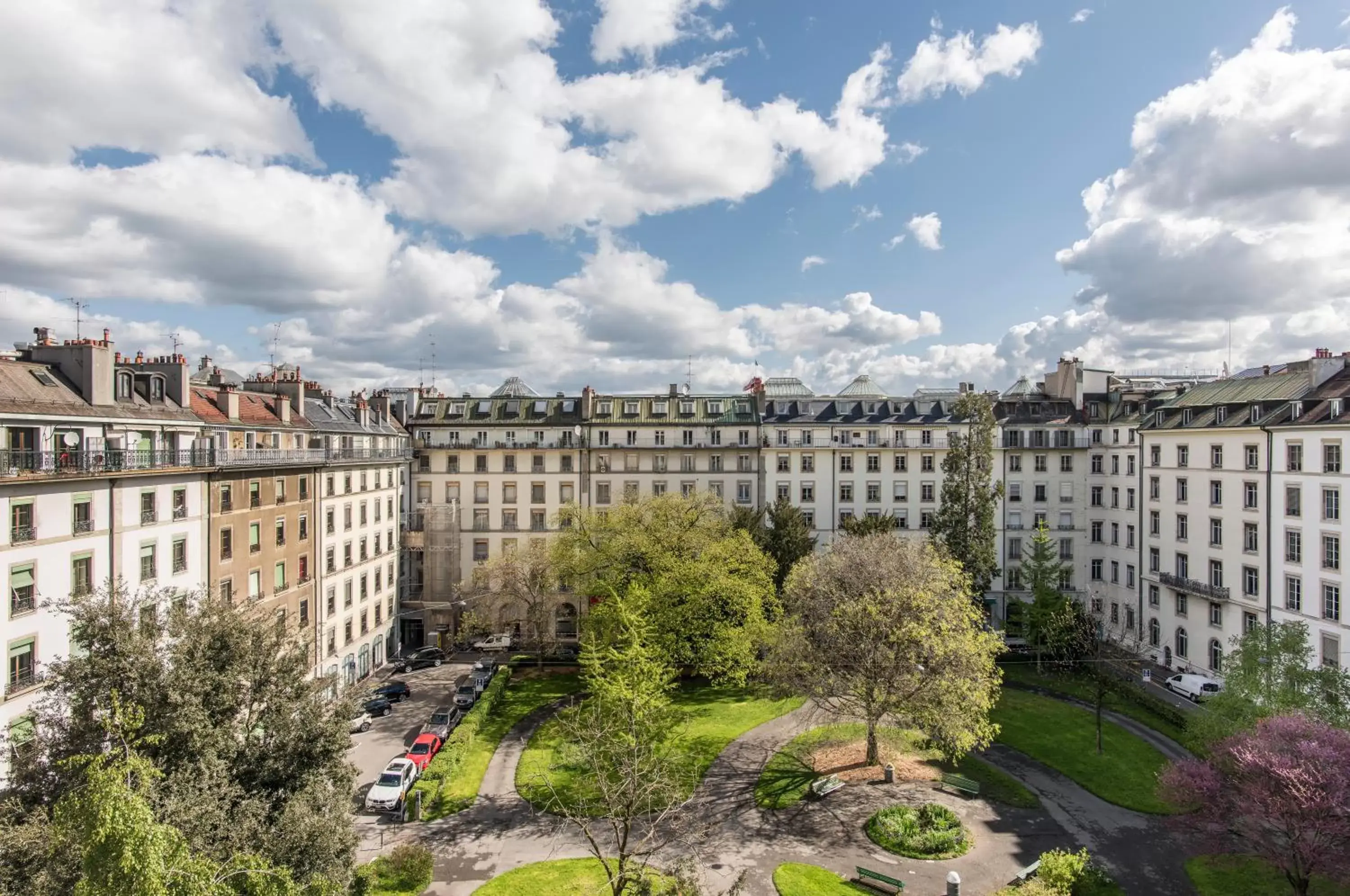 Property building in Hotel Bristol