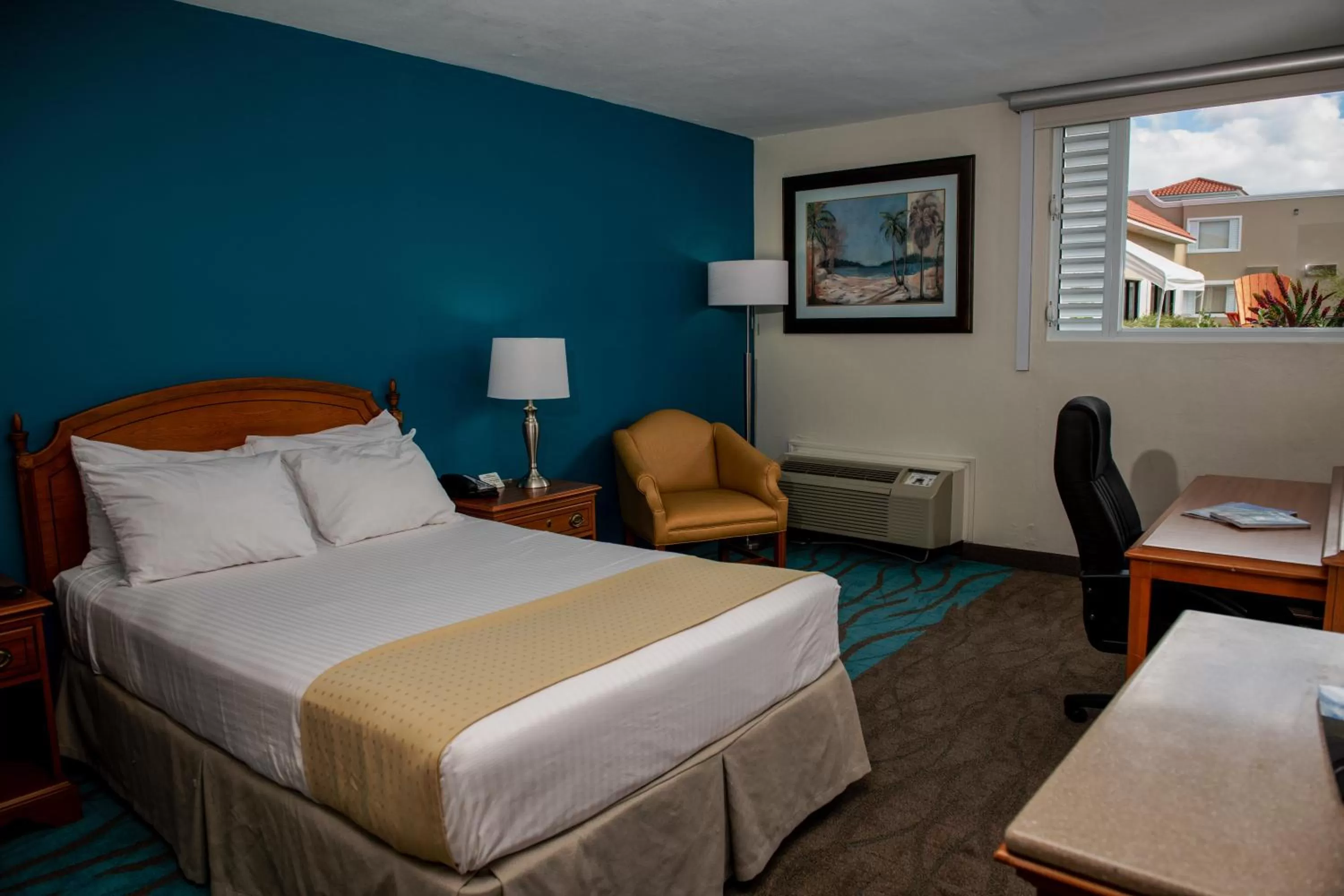 Photo of the whole room, Bed in Caribe Hotel Ponce