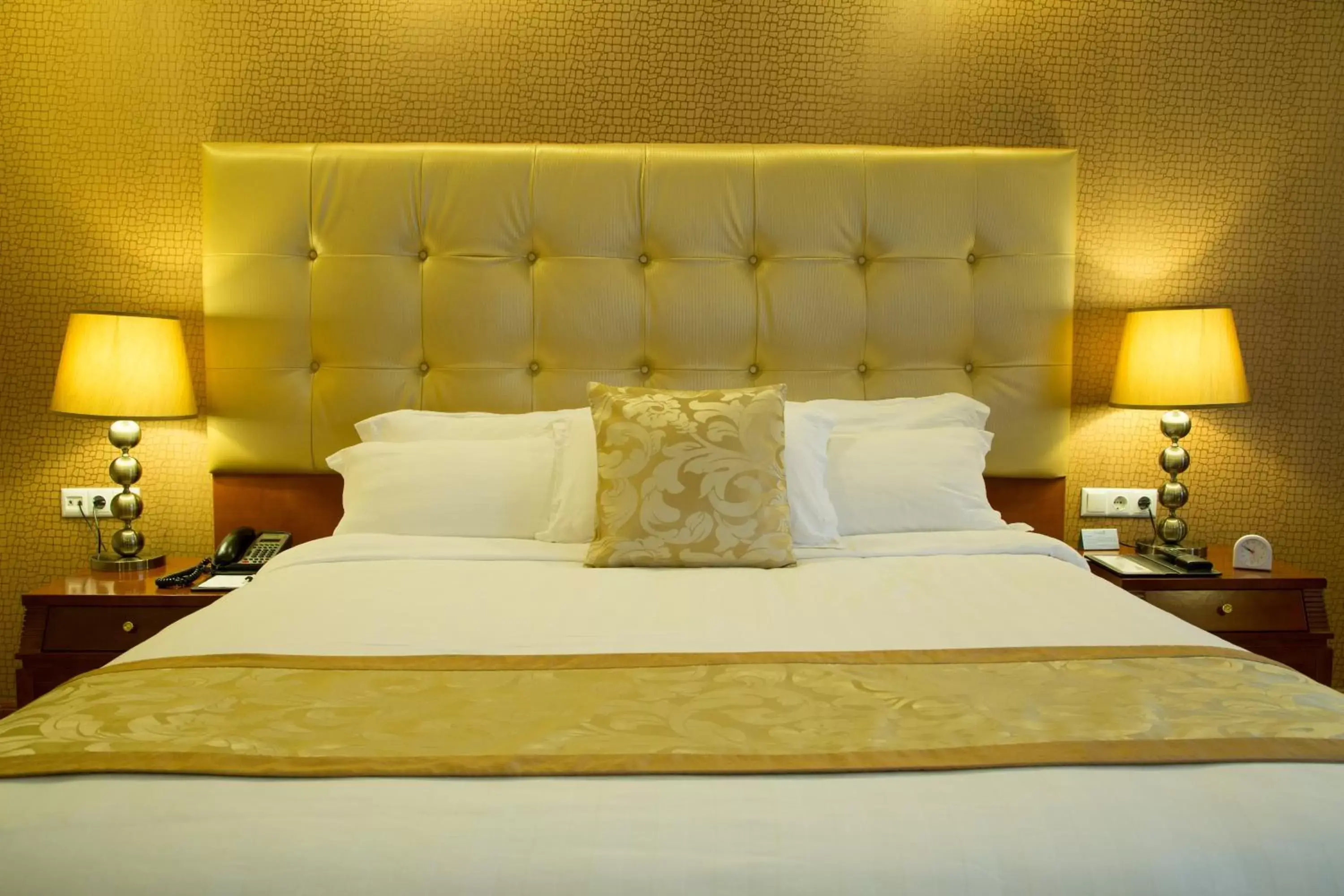 Bedroom, Bed in Jupiter International Hotel - Bole
