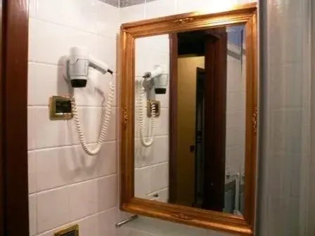 Bathroom in Hotel La Loggia
