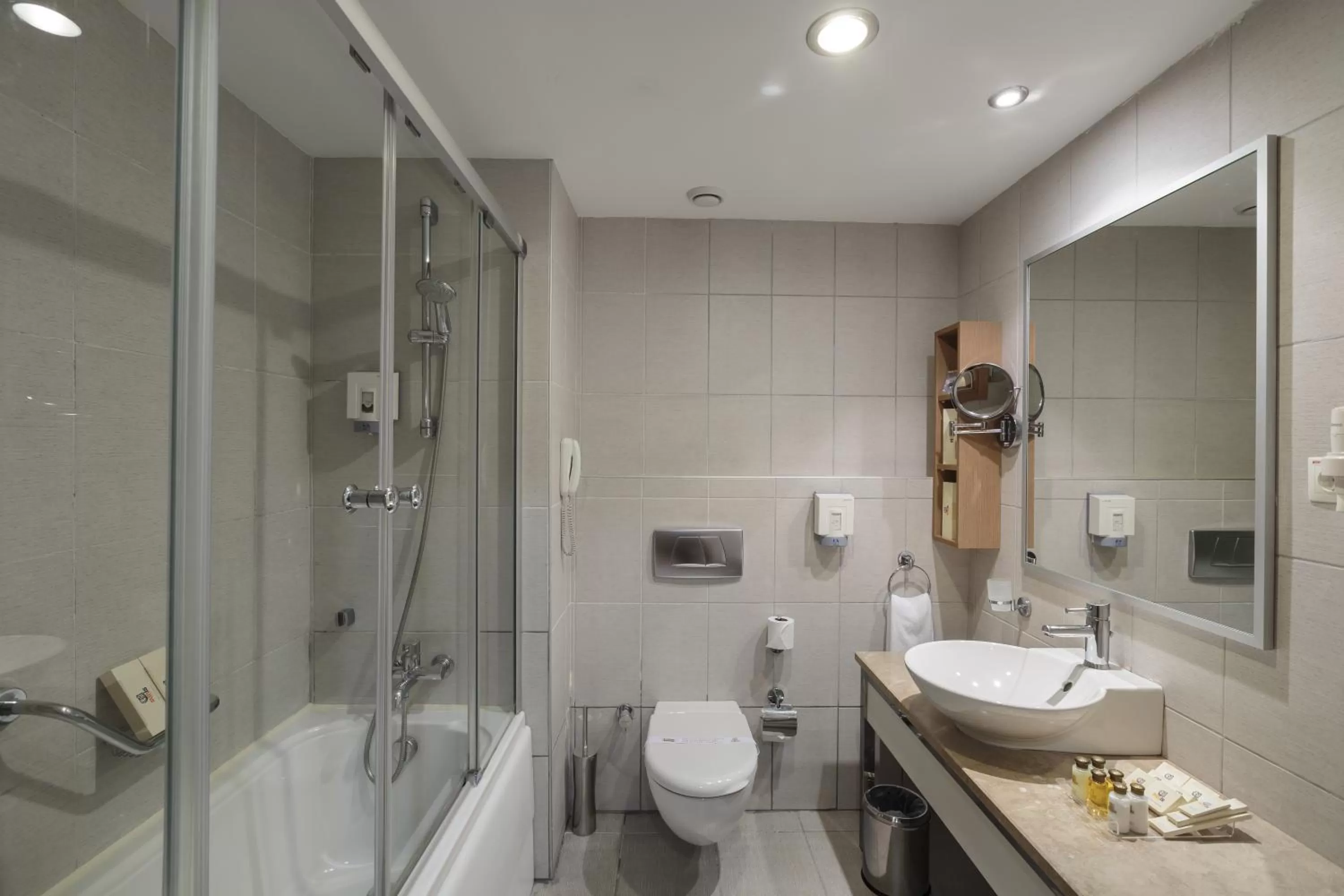 Shower in Sunis Kumköy Beach Resort Hotel & Spa