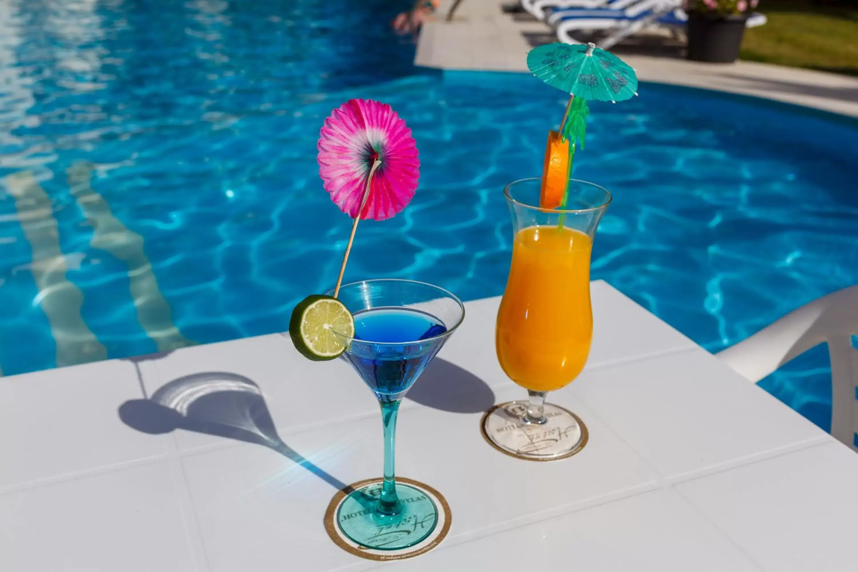 Alcoholic drinks, Swimming Pool in Hotel Sao Jorge Garden