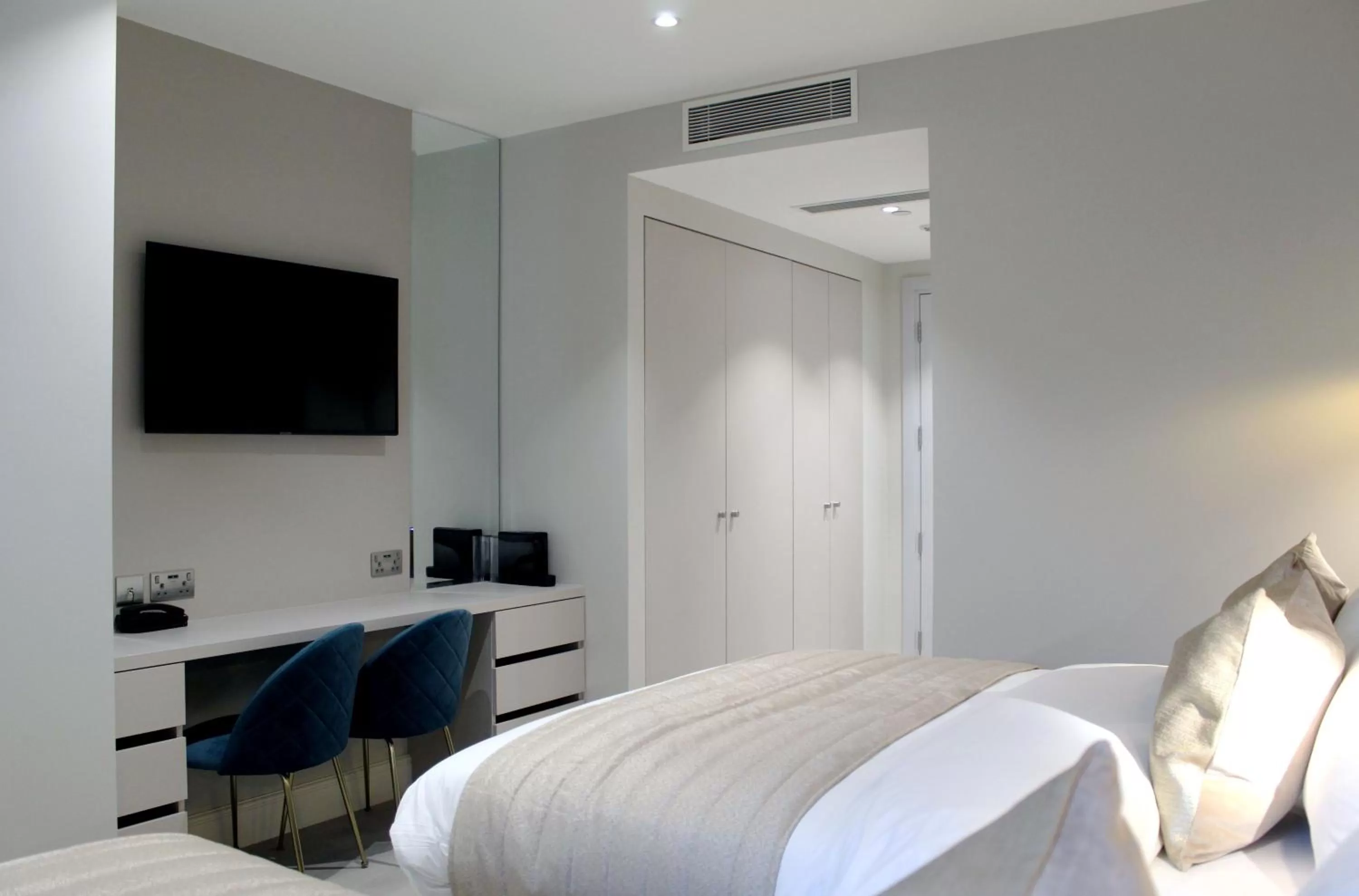 Bedroom, Bed in NOX Waterloo