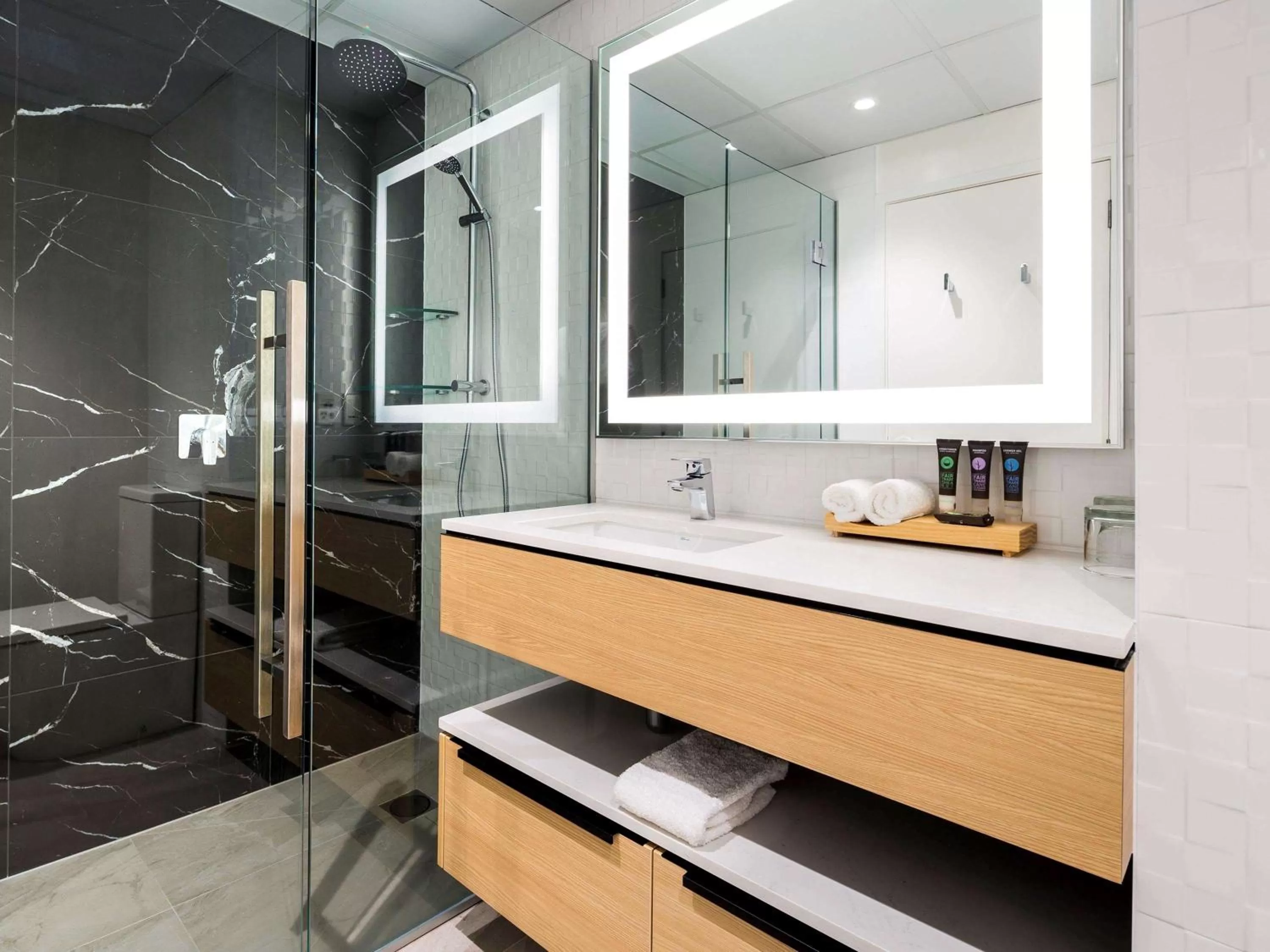 Photo of the whole room in Novotel Tainui Hamilton