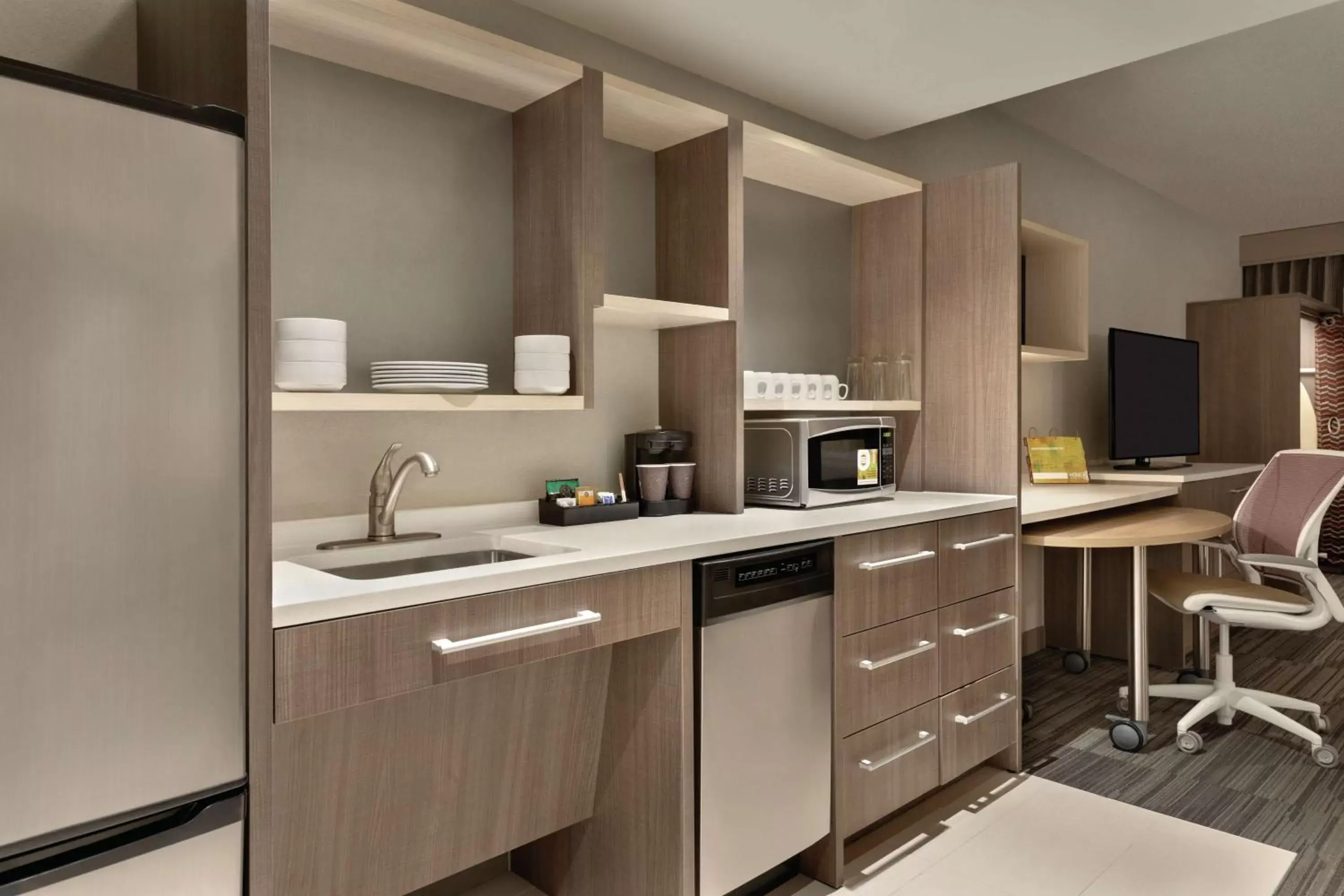 Bedroom, Kitchen/Kitchenette in Home2 Suites By Hilton Chicago River North