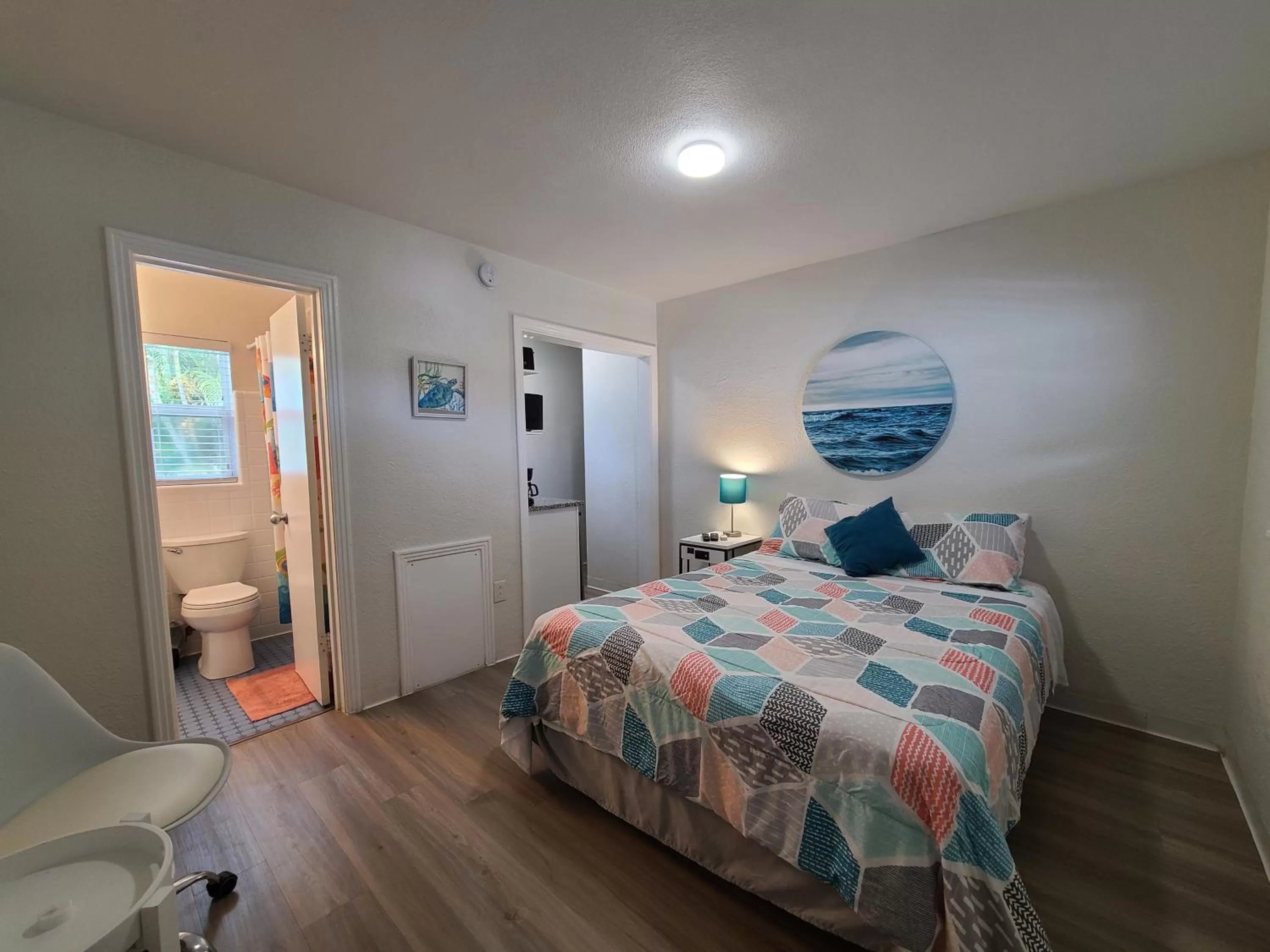 Photo of the whole room in Sun Island Motel