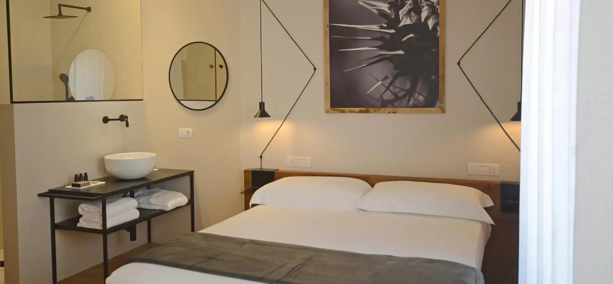 Shower, Bed in Albergo Centrale Shower, Bed in Albergo Centrale