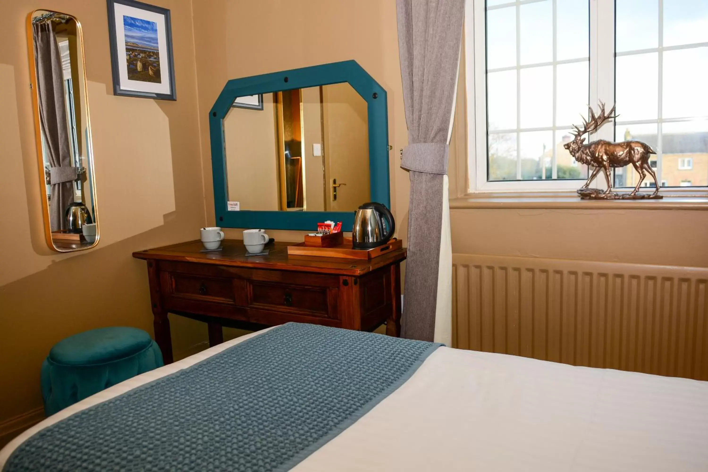 Bedroom in Plough Inn