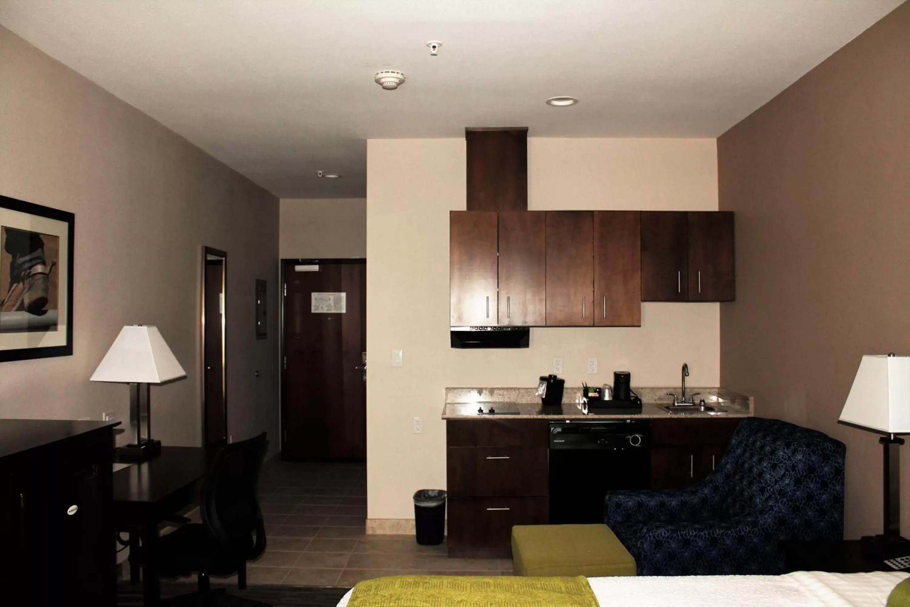 Kitchen or kitchenette, Kitchen/Kitchenette in Best Western Plus Denver City Hotel & Suites