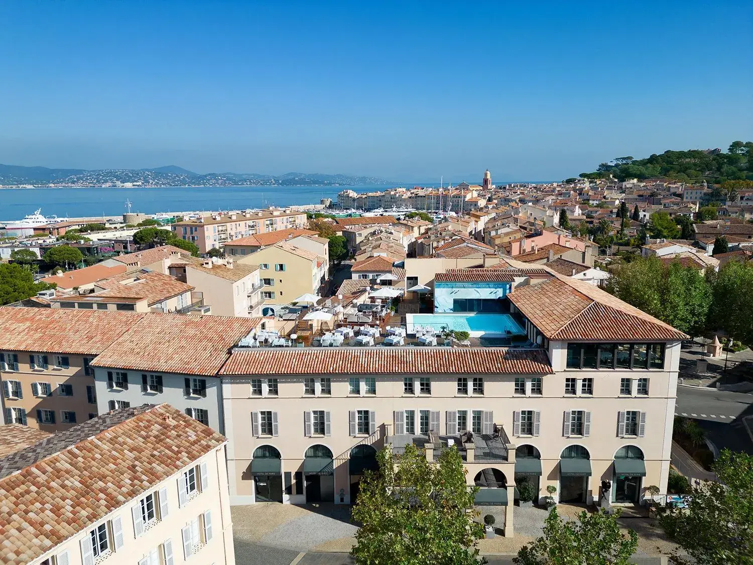 Property building in Hôtel de Paris Saint-Tropez