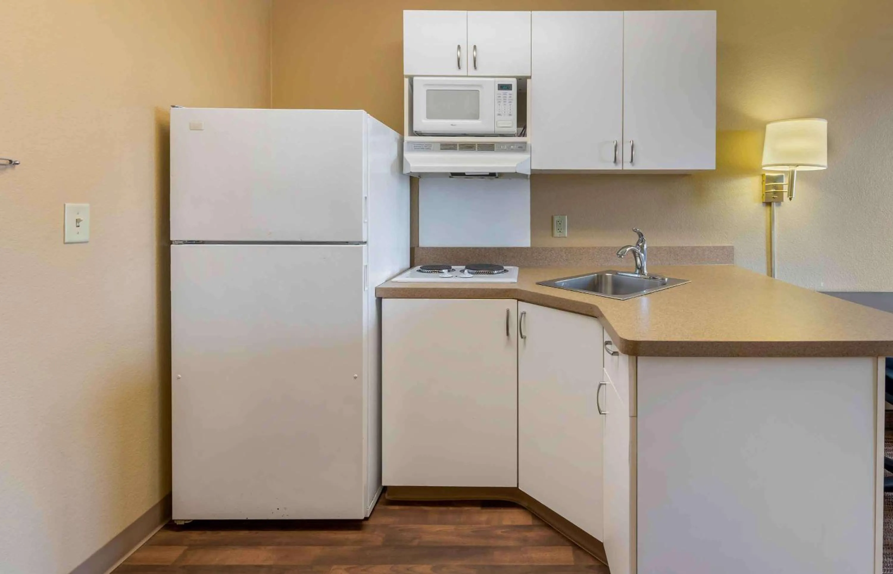 Kitchen or kitchenette in MainStay Suites Rochester South Mayo Clinic