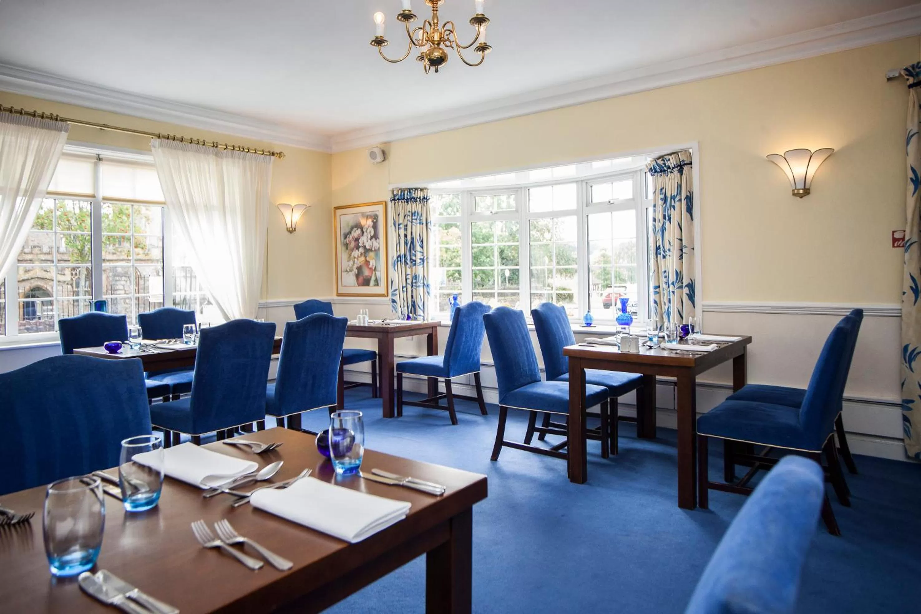 Restaurant/places to eat in The Walnut Tree Hotel