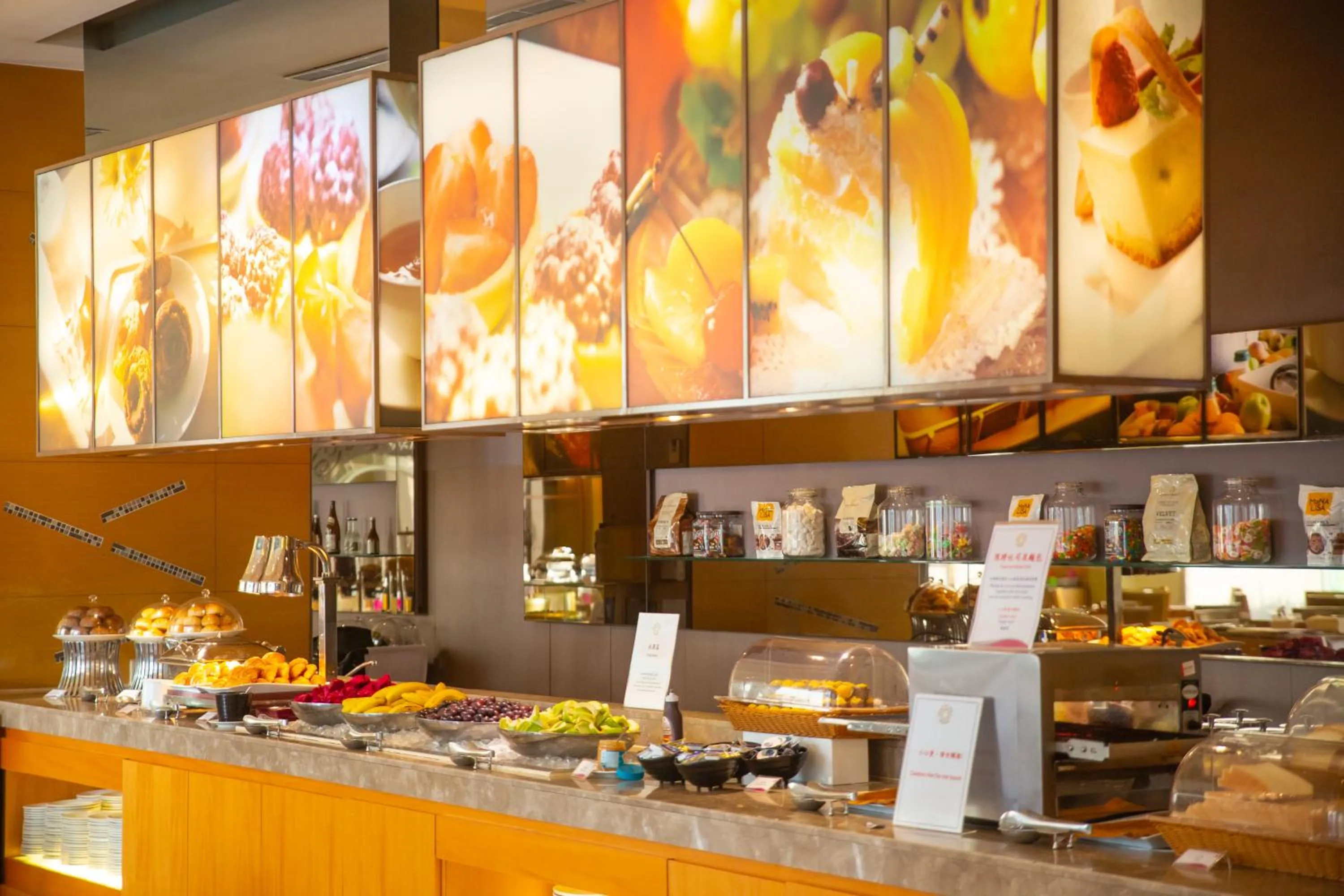 Breakfast in E-DA Royal Hotel