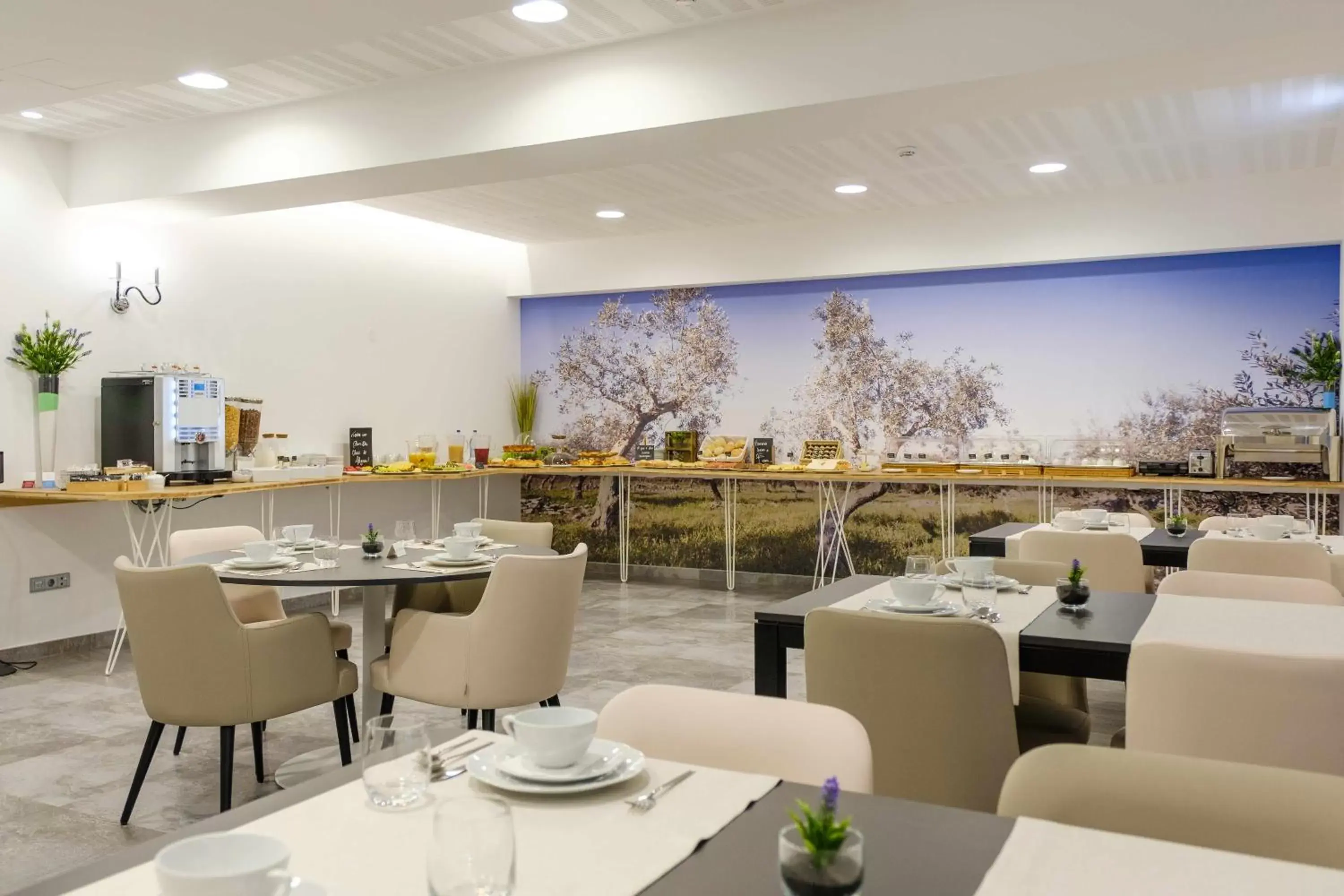 Breakfast, Restaurant/Places to Eat in Hotel Serra d'Aire - Boutique Hotel