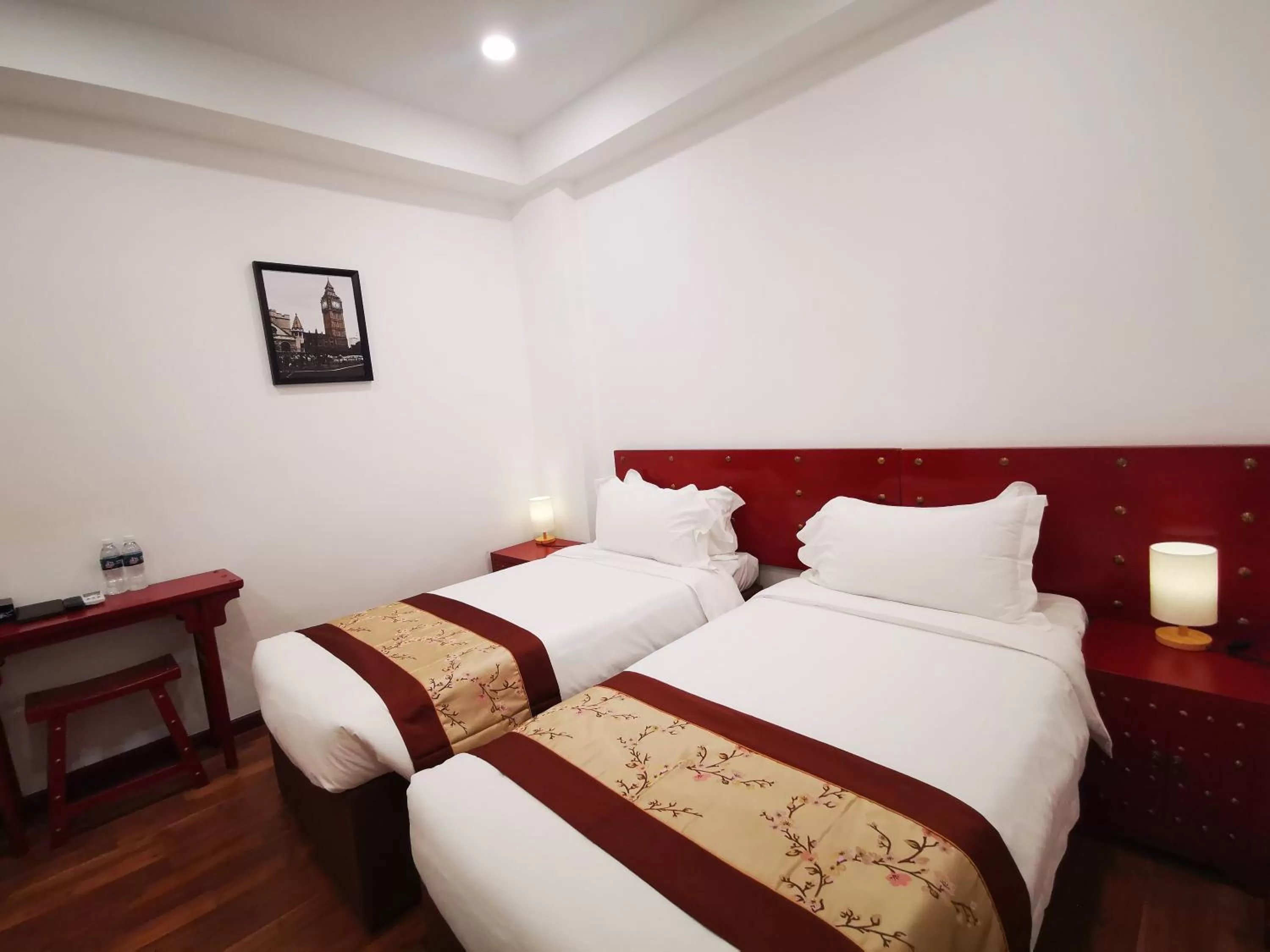 Bed in Mclane Boutique Hotel