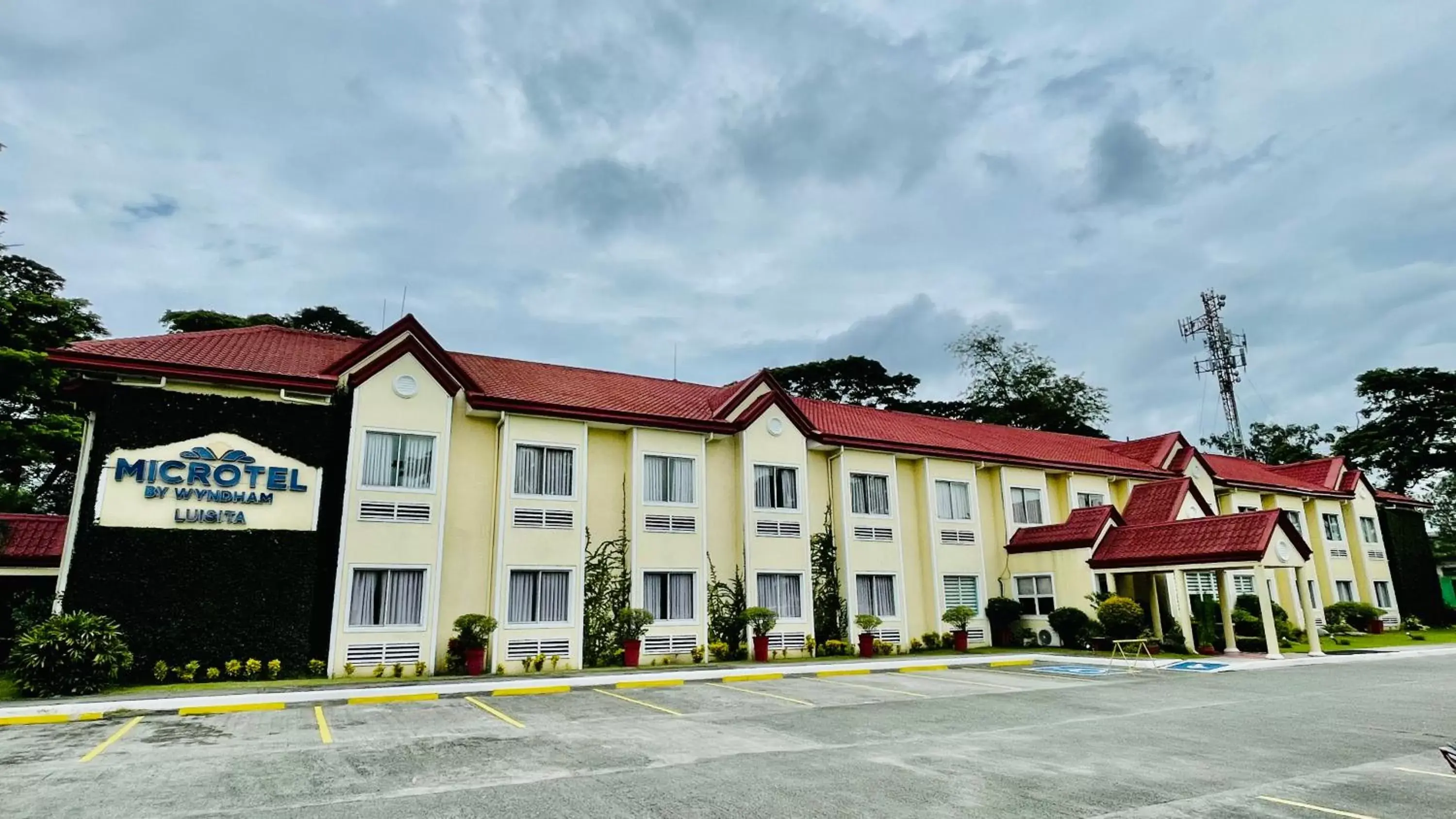 Property building in Microtel by Wyndham Tarlac Property building in Microtel by Wyndham Tarlac